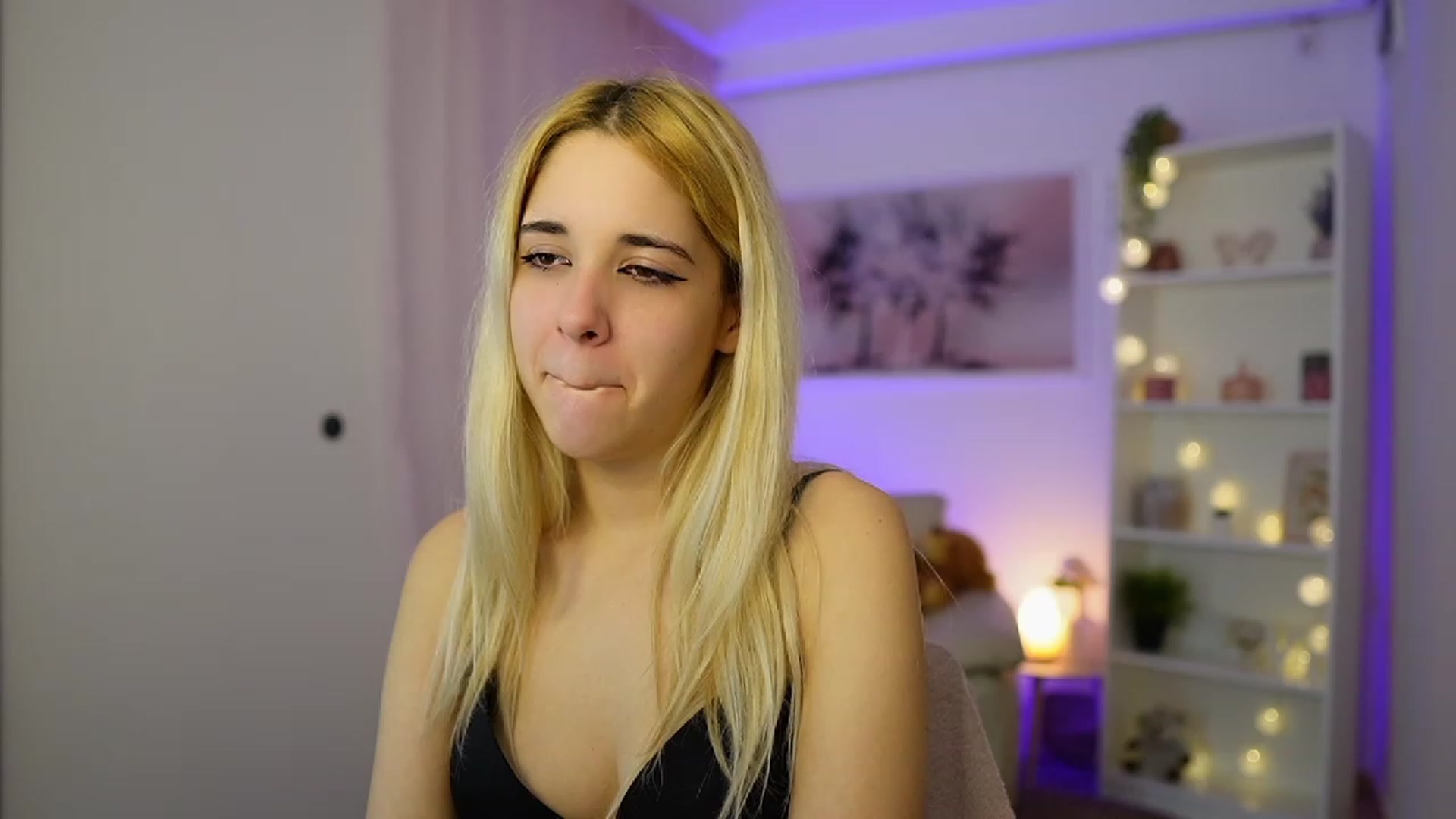 Gallery image thumbnail from Katie_Kush18's myfreecams stream on, 11/22/2023, 13:58 image 3 of 20