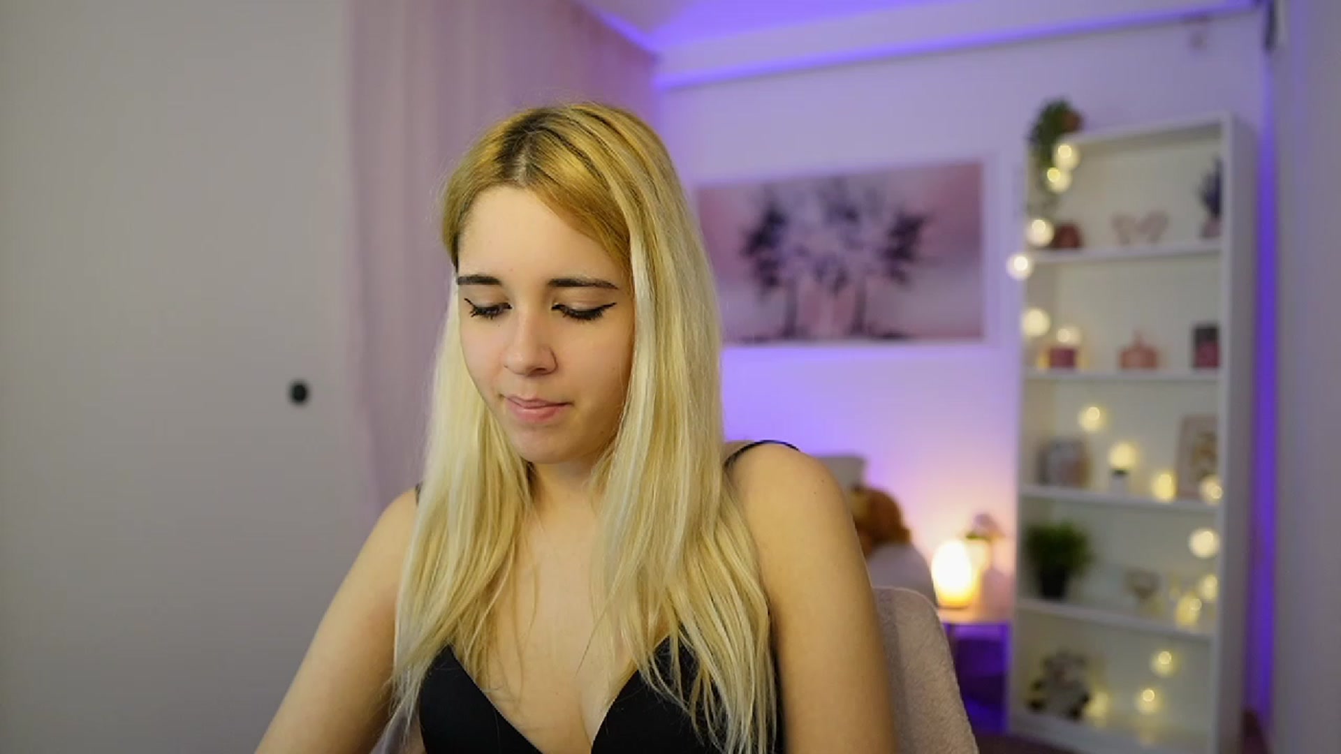 Gallery image thumbnail from Katie_Kush18's myfreecams stream on, 11/22/2023, 13:58 image 17 of 20