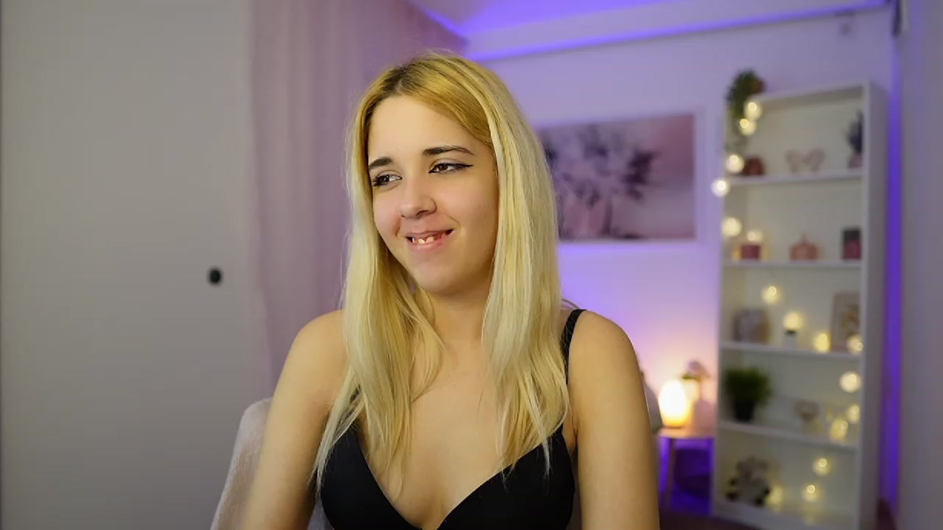 Gallery image thumbnail from Katie_Kush18's myfreecams stream on, 11/22/2023, 13:58 image 8 of 20