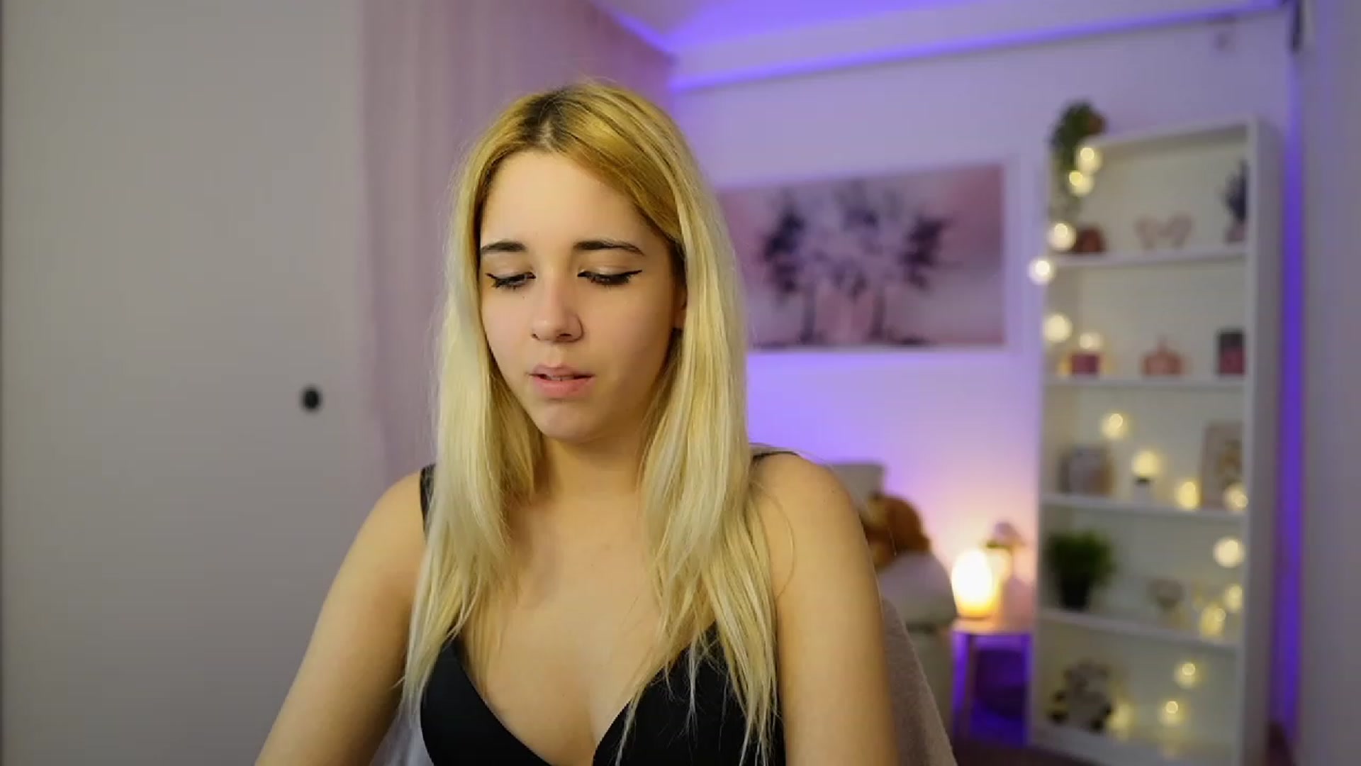 Gallery image thumbnail from Katie_Kush18's myfreecams stream on, 11/22/2023, 13:58 image 1 of 20
