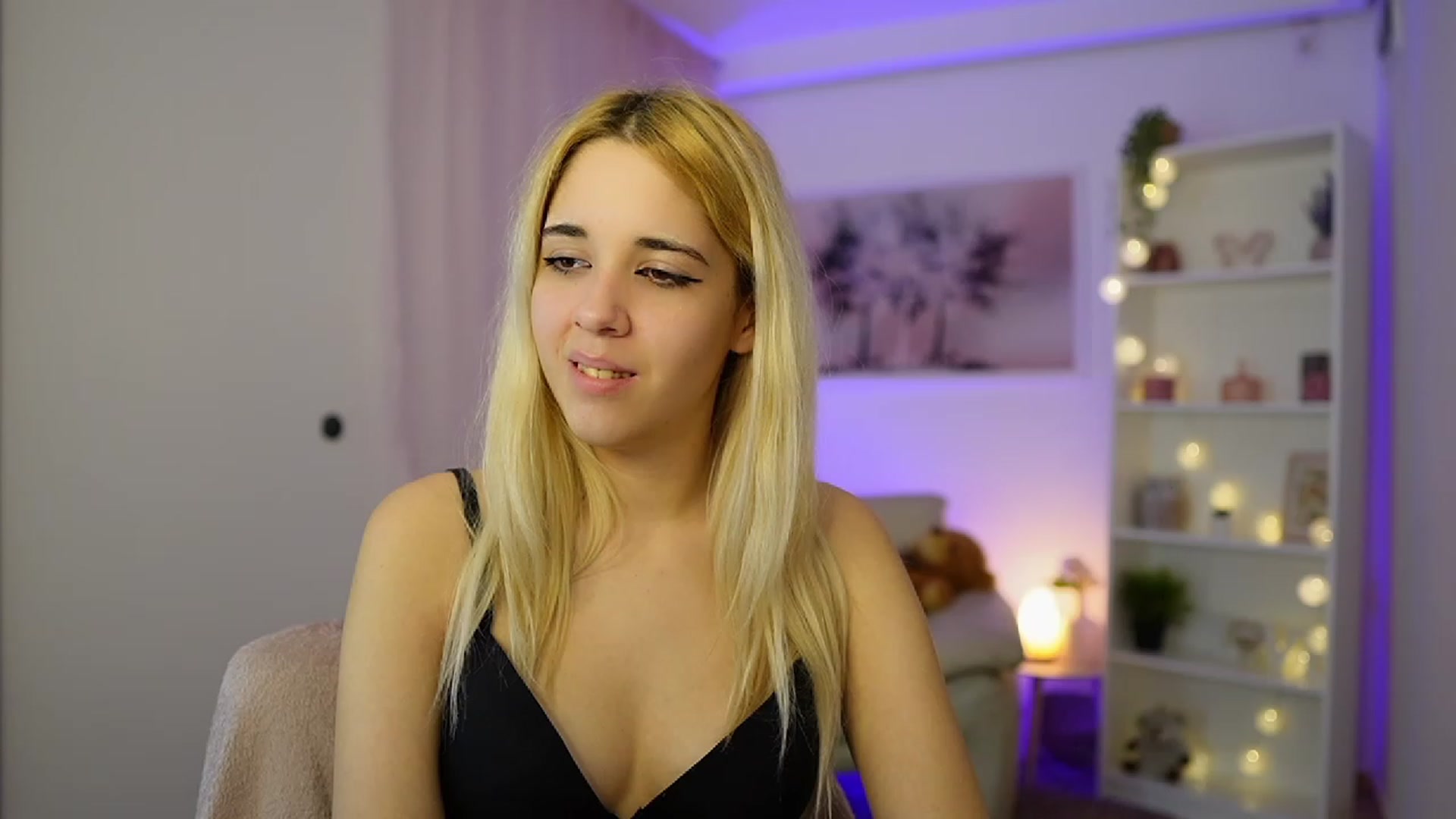 Gallery image thumbnail from Katie_Kush18's myfreecams stream on, 11/22/2023, 13:58 image 6 of 20