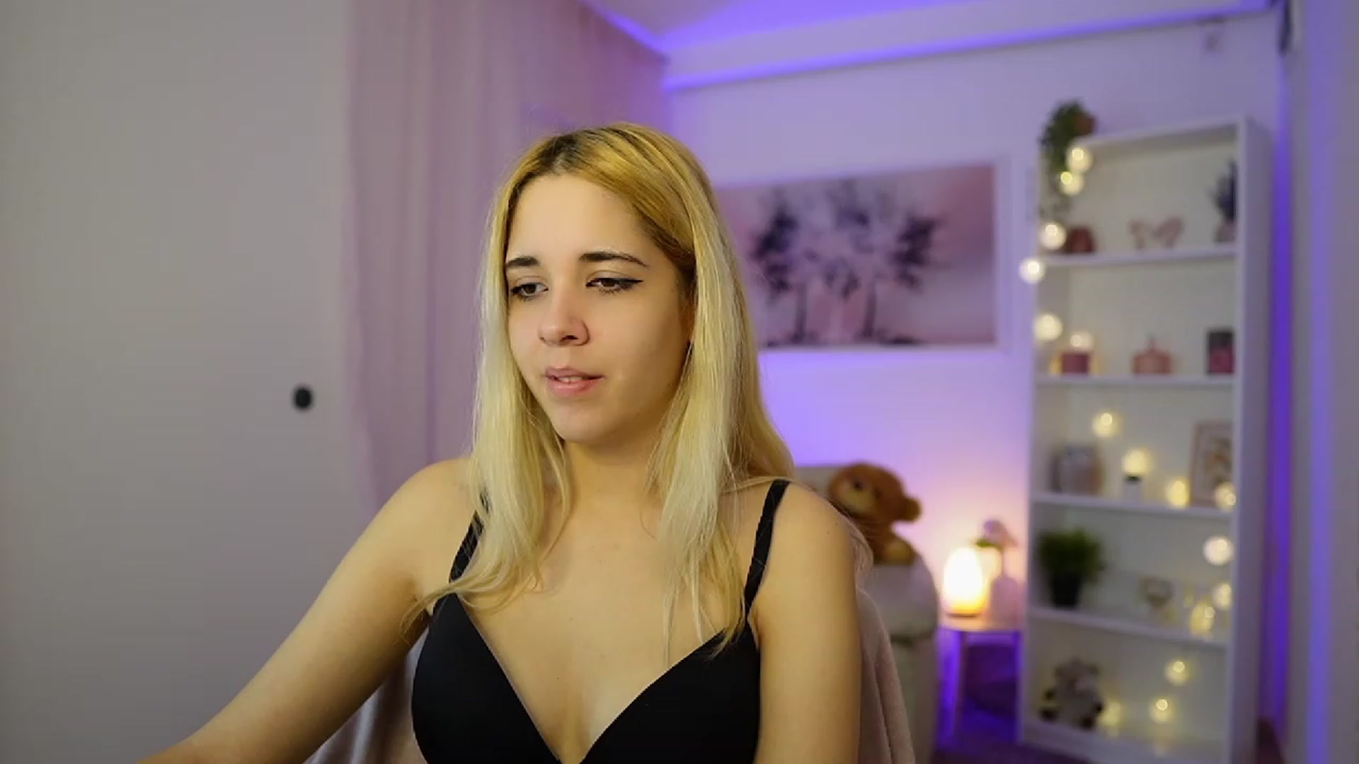 Gallery image thumbnail from Katie_Kush18's myfreecams stream on, 11/24/2023, 11:17 image 11 of 20