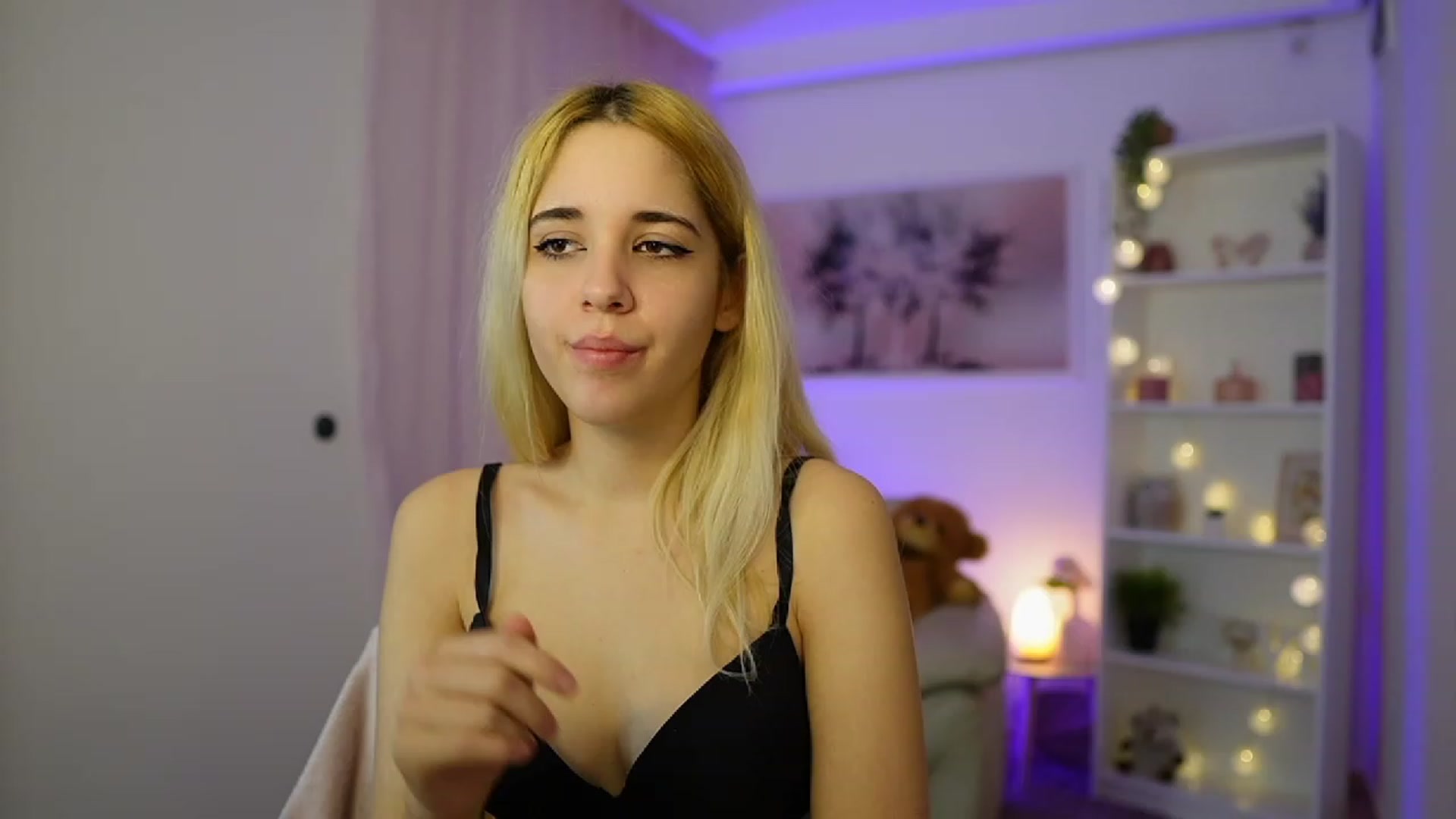 Gallery image thumbnail from Katie_Kush18's myfreecams stream on, 11/24/2023, 11:17 image 19 of 20