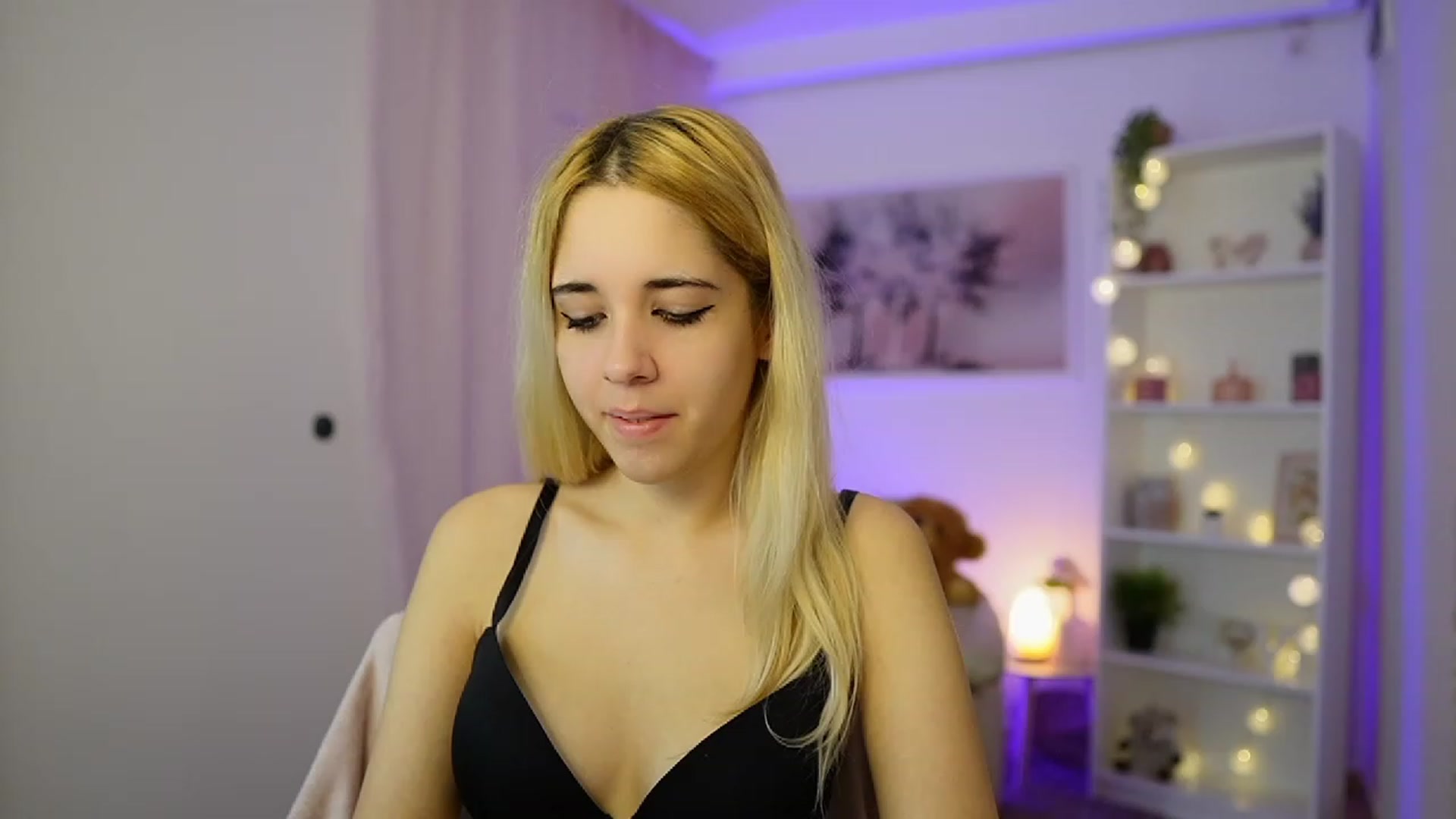 Gallery image thumbnail from Katie_Kush18's myfreecams stream on, 11/24/2023, 11:17 image 9 of 20