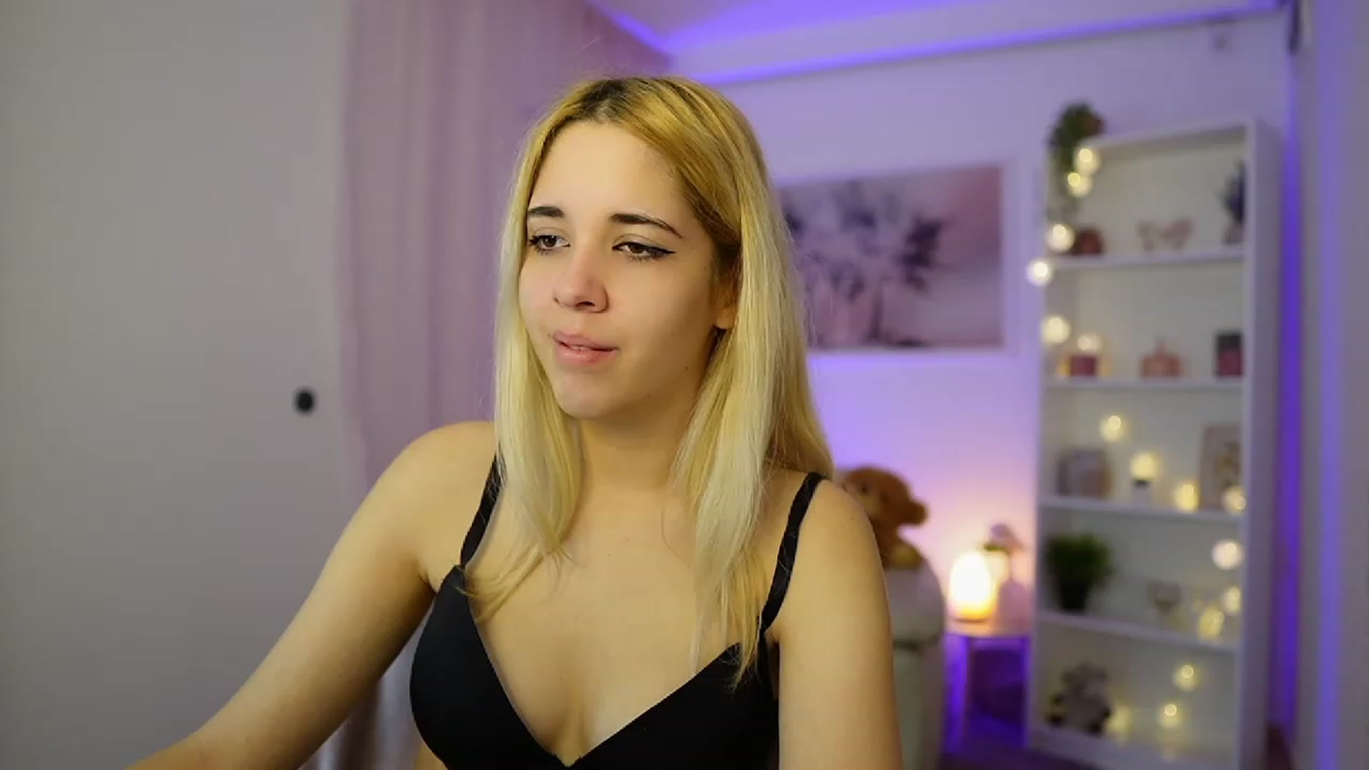 Gallery image thumbnail from Katie_Kush18's myfreecams stream on, 11/24/2023, 11:17 image 12 of 20