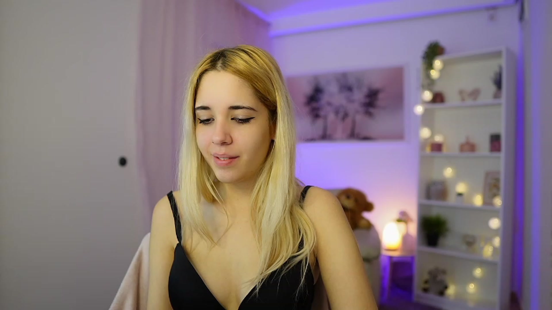 Gallery image thumbnail from Katie_Kush18's myfreecams stream on, 11/24/2023, 11:17 image 8 of 20