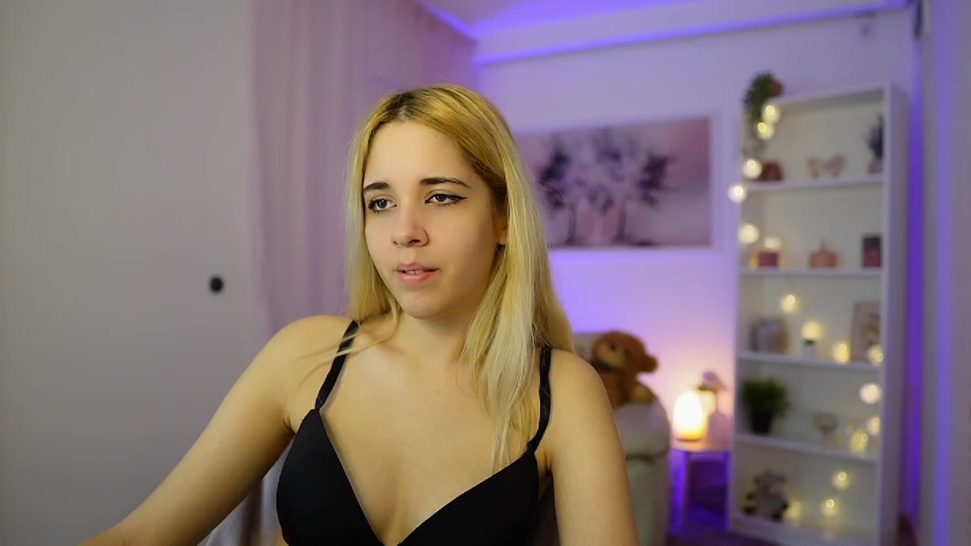 Gallery image thumbnail from Katie_Kush18's myfreecams stream on, 11/24/2023, 11:17 image 13 of 20
