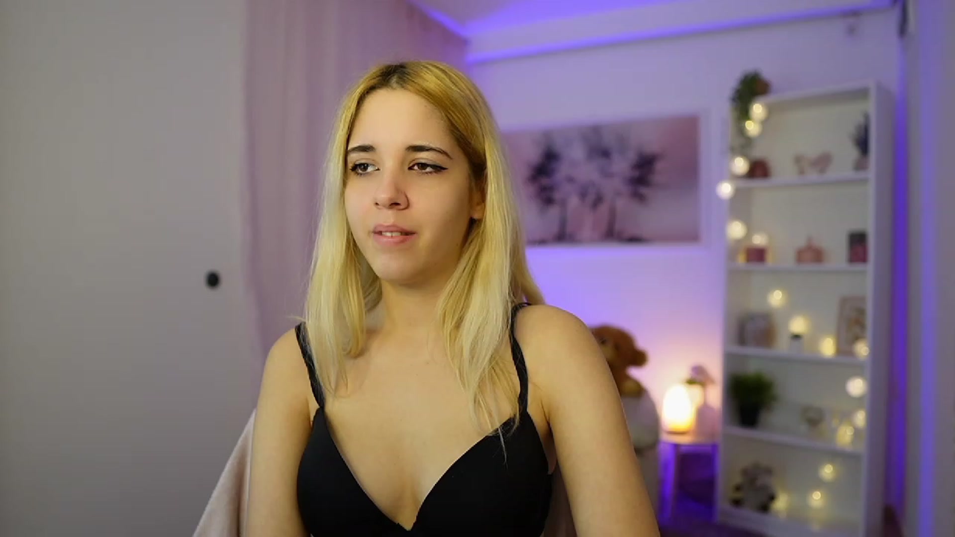 Gallery image thumbnail from Katie_Kush18's myfreecams stream on, 11/24/2023, 11:17 image 15 of 20