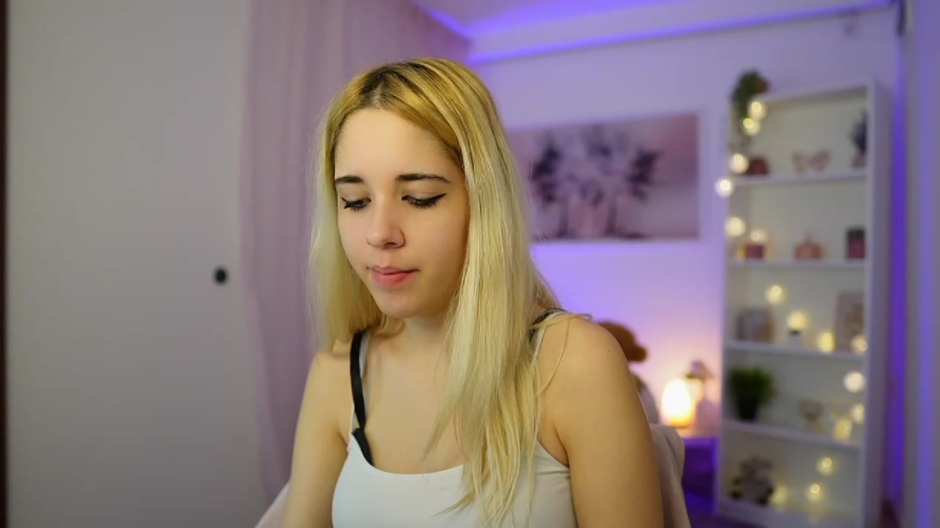 Gallery image thumbnail from Katie_Kush18's myfreecams stream on, 11/24/2023, 12:34 image 16 of 20