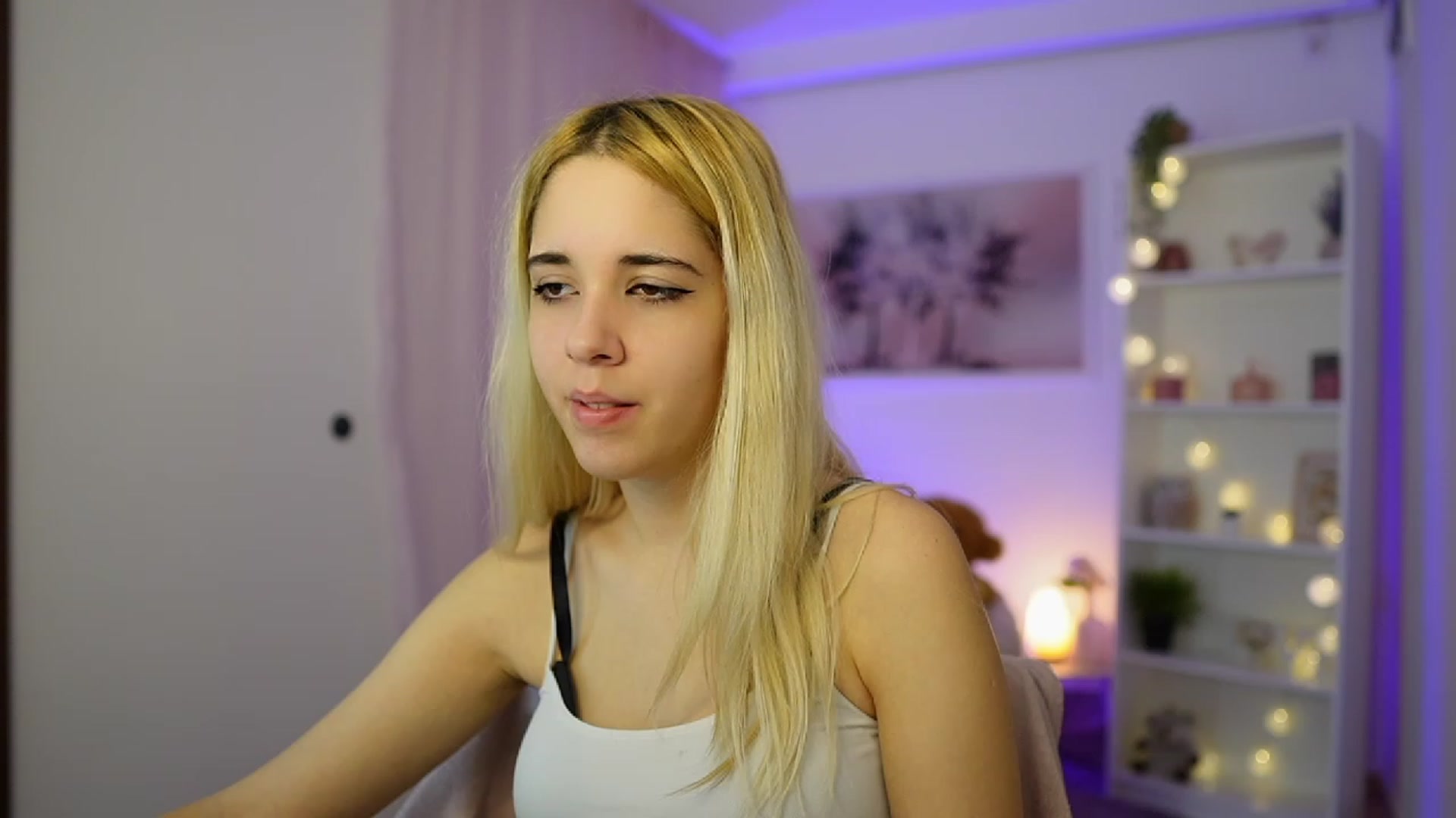 Gallery image thumbnail from Katie_Kush18's myfreecams stream on, 11/24/2023, 12:34 image 17 of 20