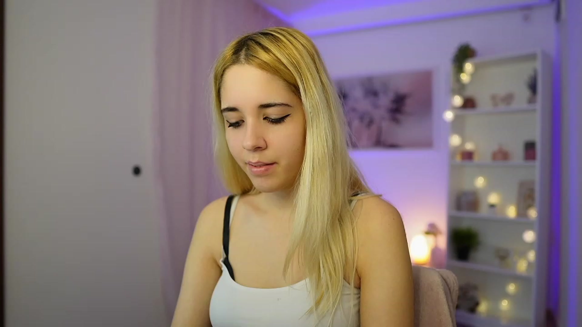 Gallery image thumbnail from Katie_Kush18's myfreecams stream on, 11/24/2023, 12:34 image 12 of 20