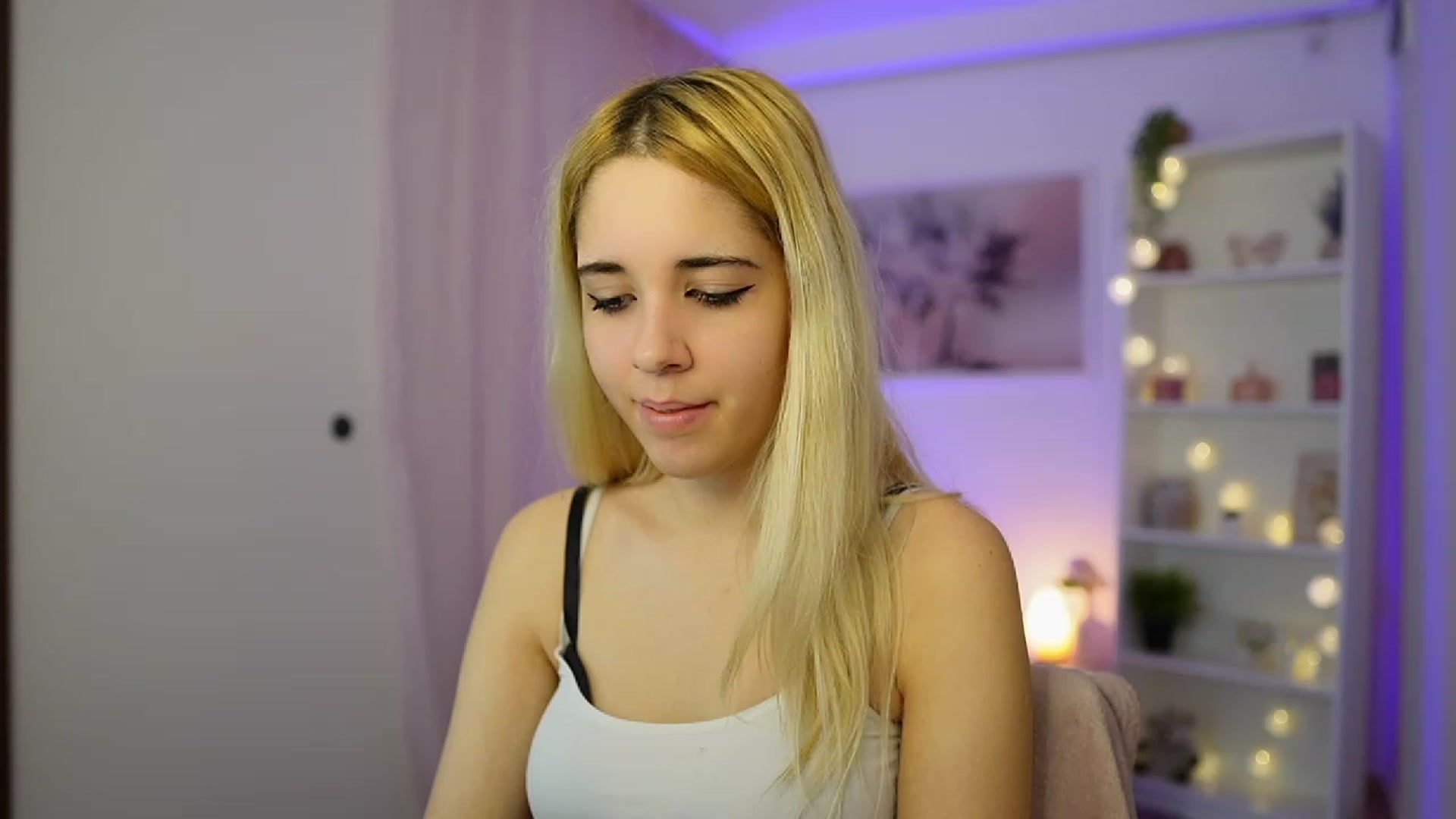 Gallery image thumbnail from Katie_Kush18's myfreecams stream on, 11/24/2023, 12:34 image 13 of 20