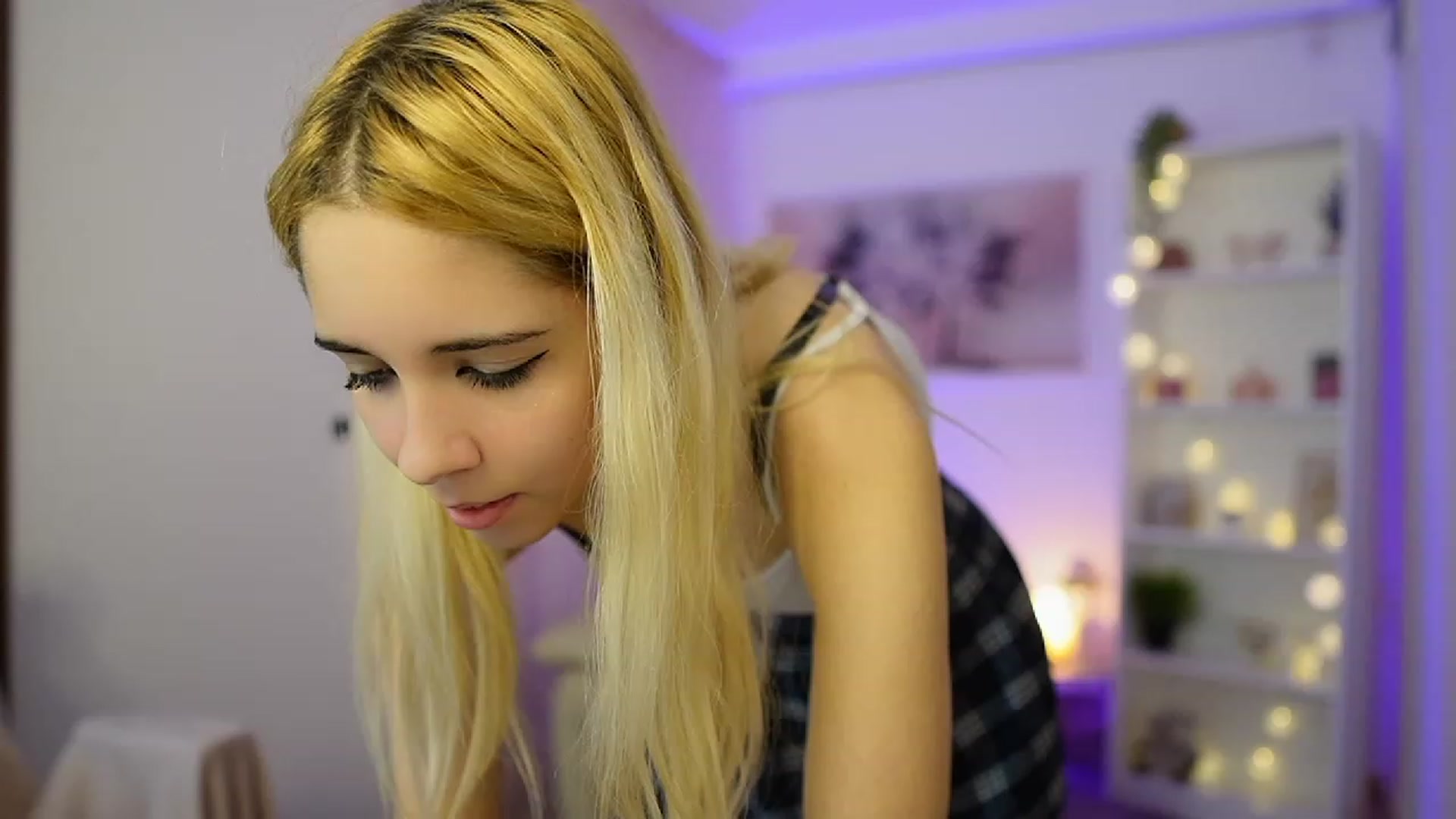 Gallery image thumbnail from Katie_Kush18's myfreecams stream on, 11/24/2023, 12:34 image 2 of 20