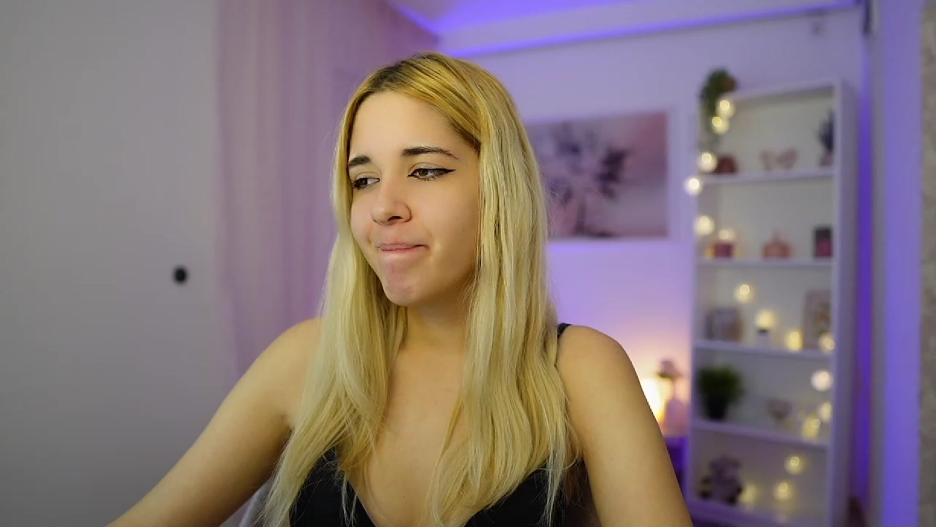 Gallery image thumbnail from Katie_Kush18's myfreecams stream on, 11/28/2023, 13:02 image 15 of 20