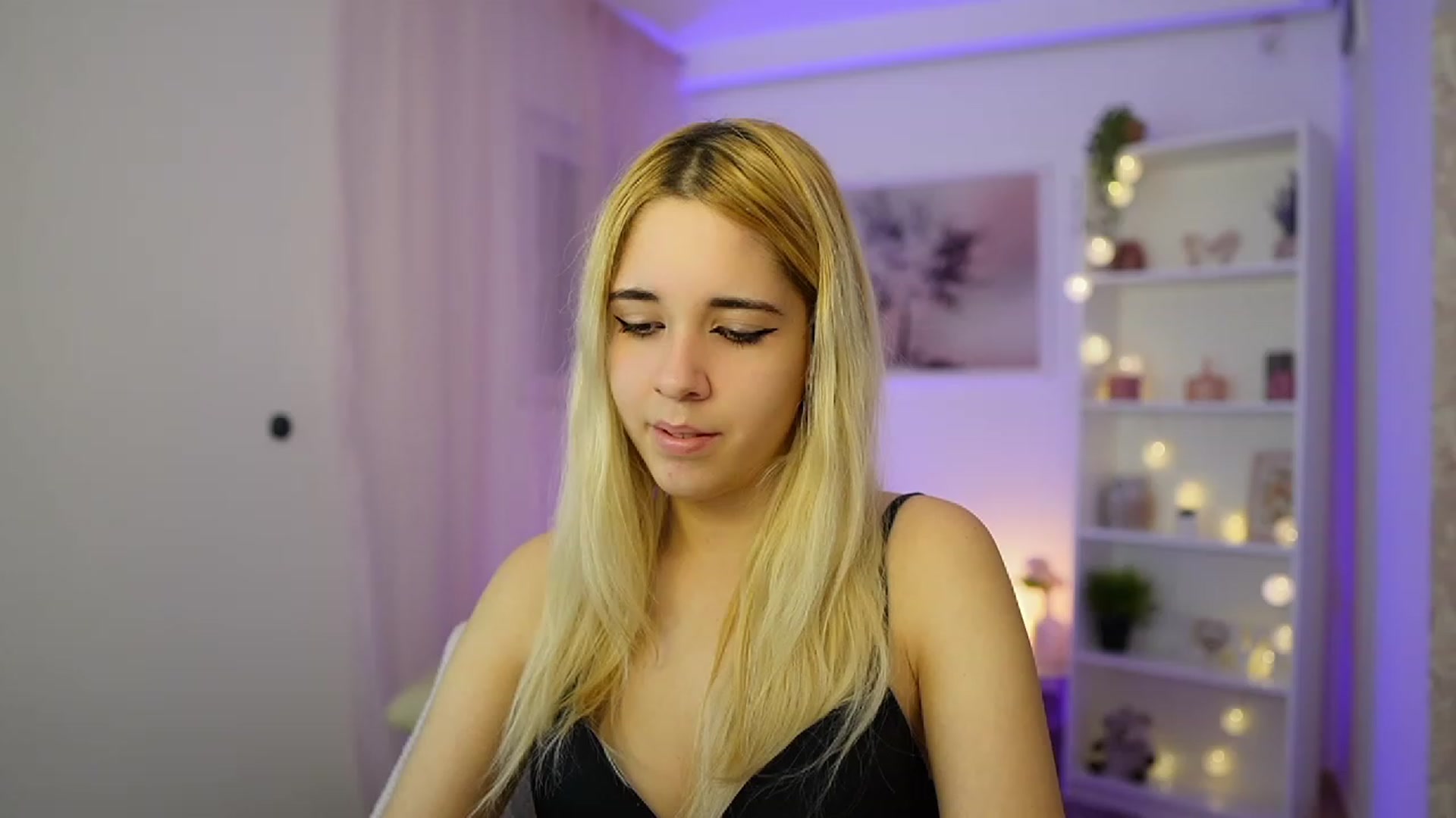 Gallery image thumbnail from Katie_Kush18's myfreecams stream on, 11/28/2023, 13:02 image 10 of 20