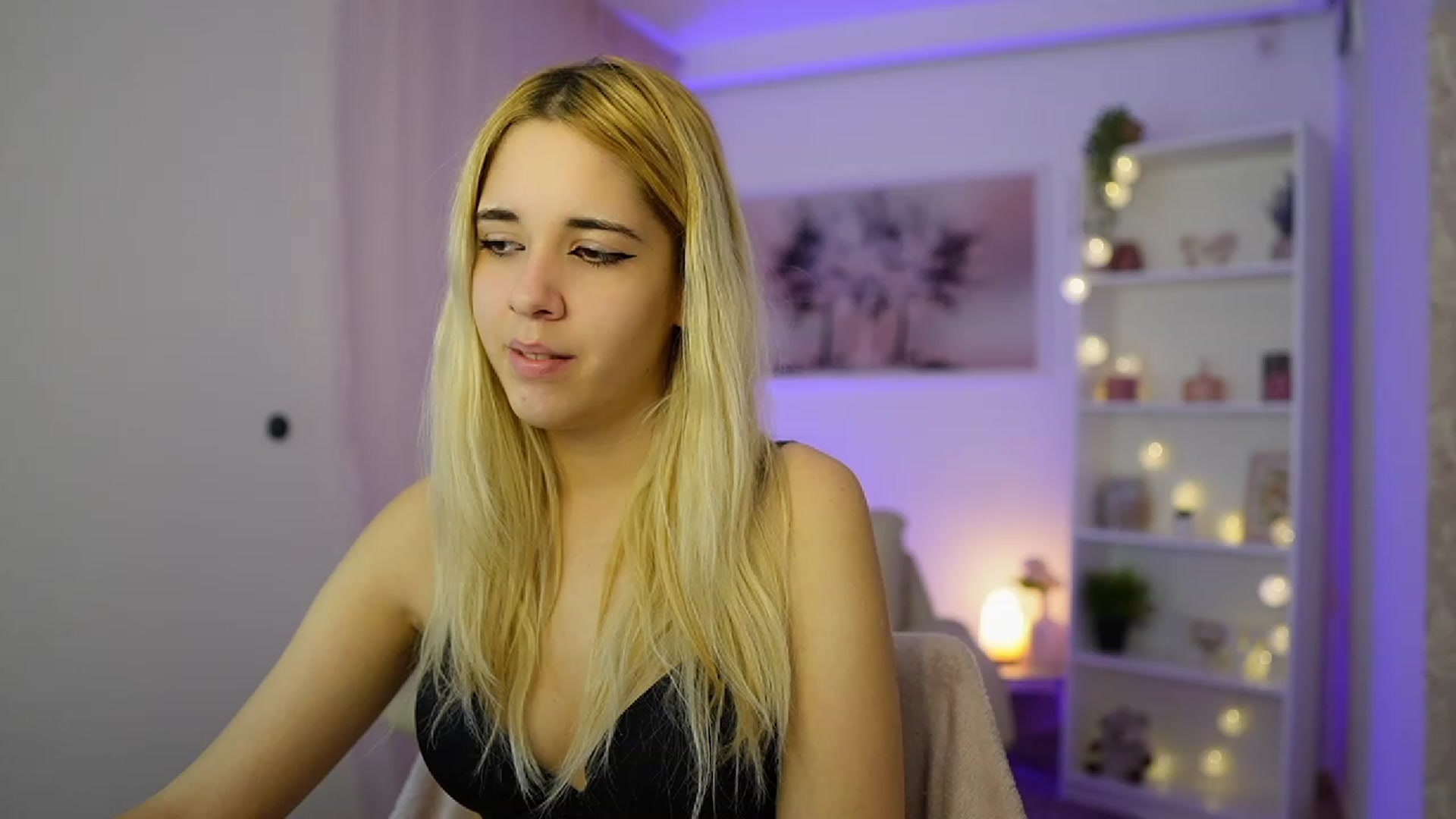 Gallery image thumbnail from Katie_Kush18's myfreecams stream on, 11/28/2023, 13:02 image 2 of 20