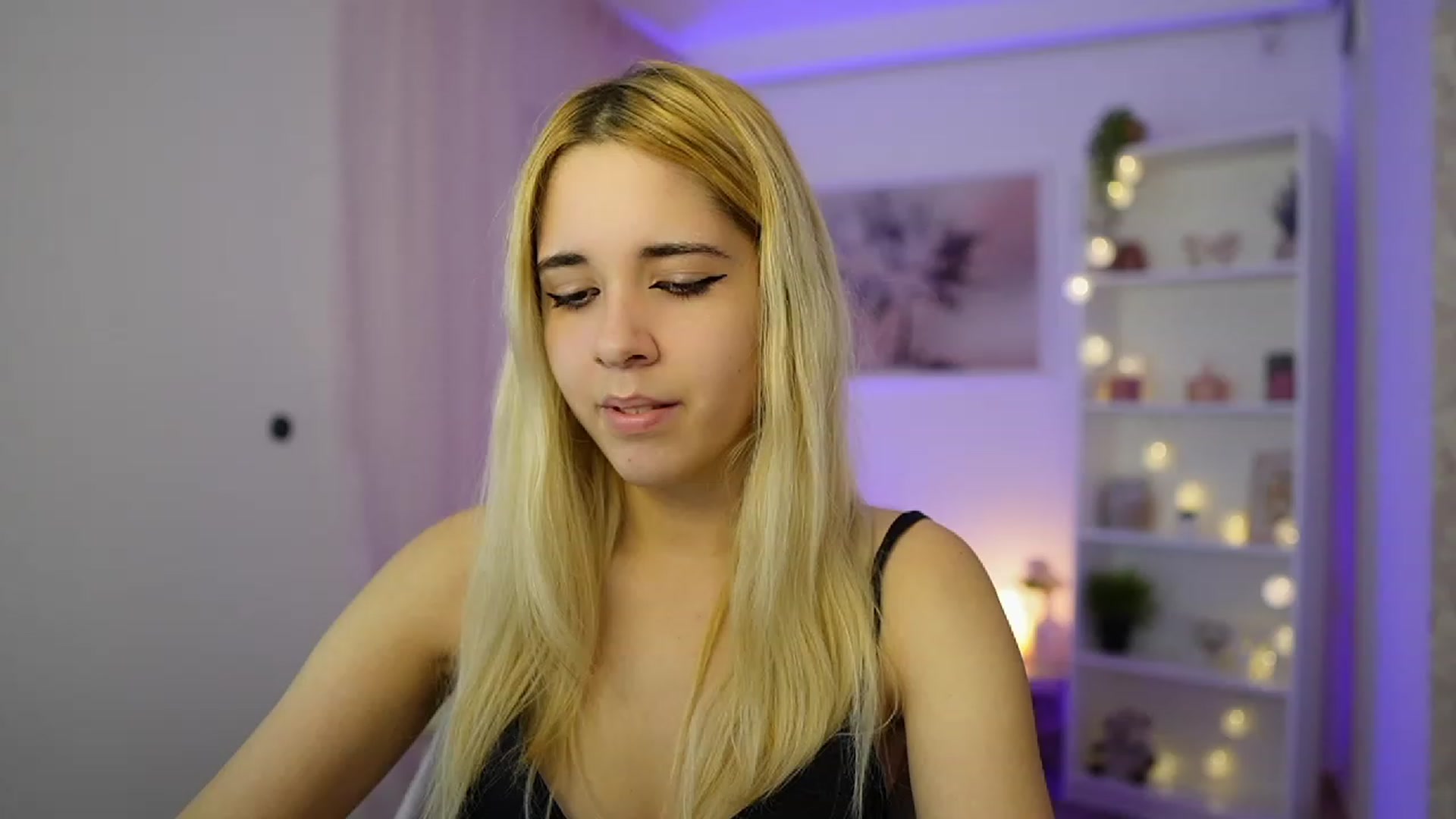 Gallery image thumbnail from Katie_Kush18's myfreecams stream on, 11/28/2023, 13:02 image 16 of 20