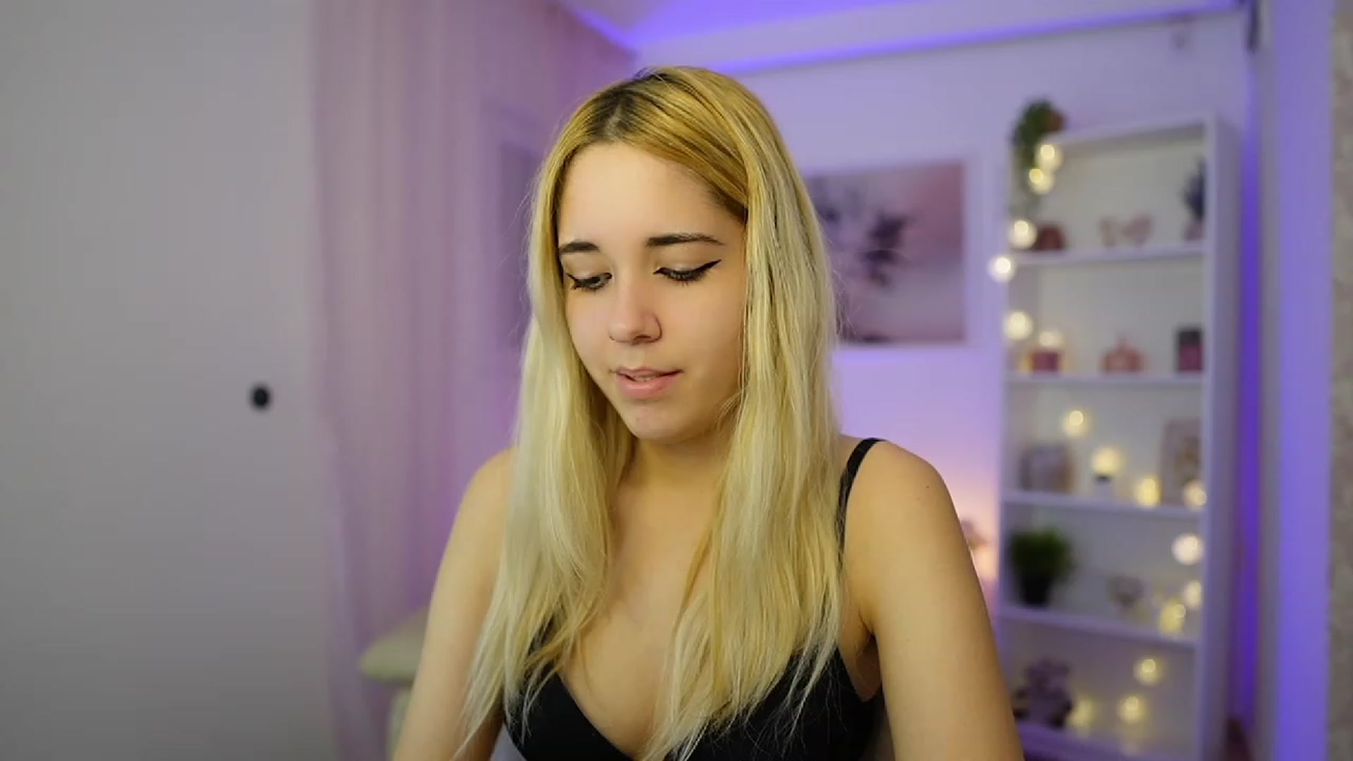 Gallery image thumbnail from Katie_Kush18's myfreecams stream on, 11/28/2023, 13:02 image 13 of 20