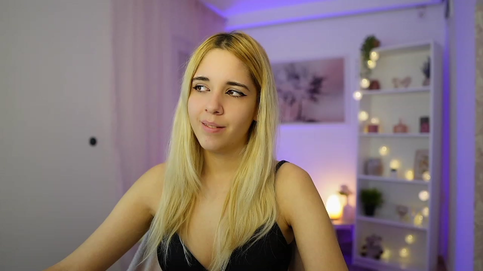 Gallery image thumbnail from Katie_Kush18's myfreecams stream on, 11/28/2023, 13:02 image 9 of 20