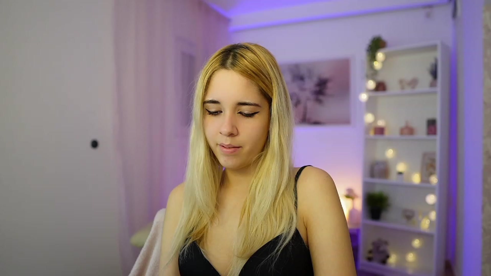 Gallery image thumbnail from Katie_Kush18's myfreecams stream on, 11/28/2023, 13:02 image 11 of 20
