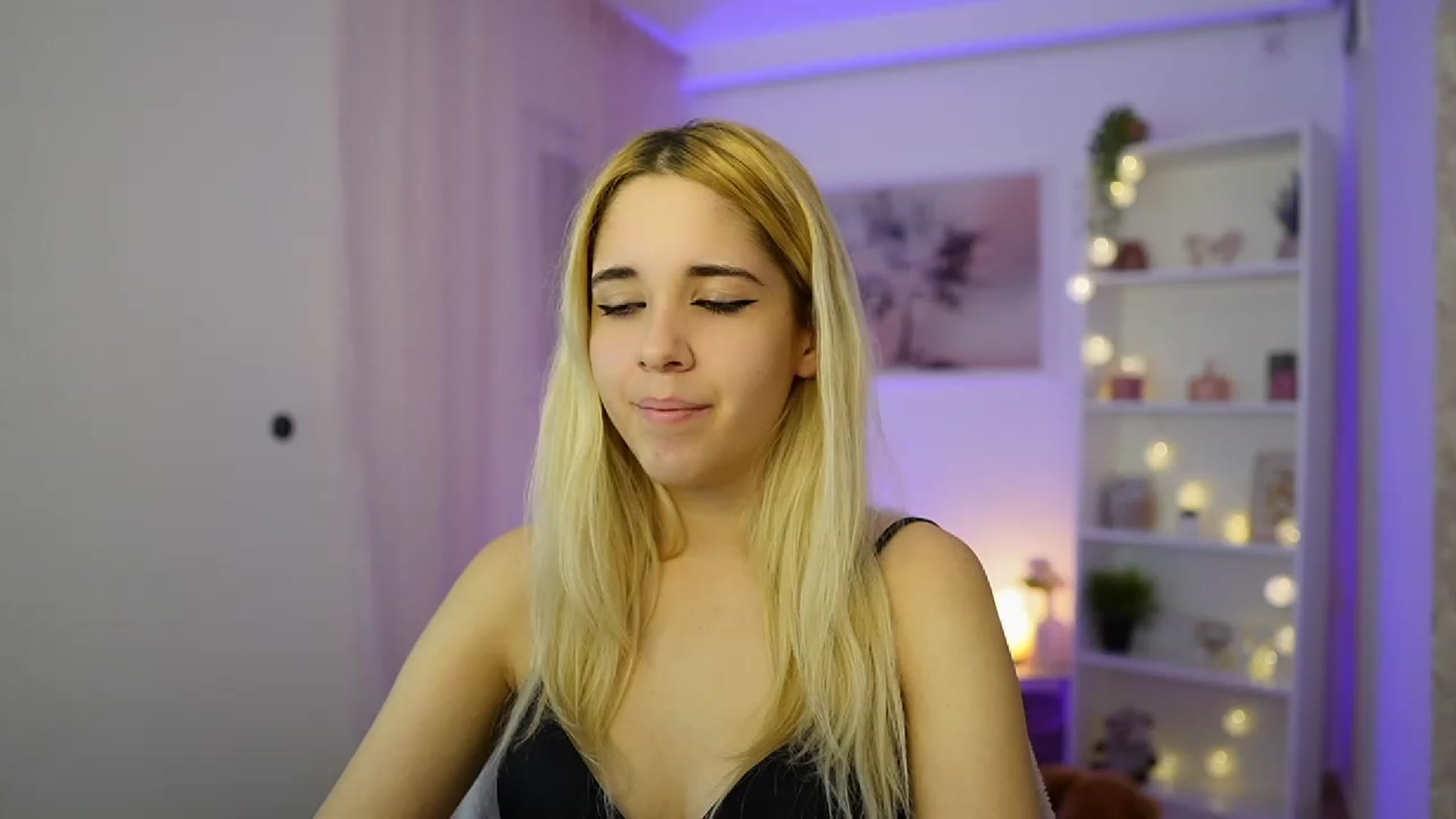 Gallery image thumbnail from Katie_Kush18's myfreecams stream on, 11/28/2023, 13:43 image 19 of 20