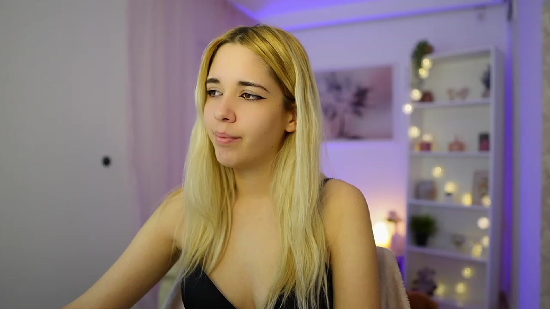 Gallery image thumbnail from Katie_Kush18's myfreecams stream on, 11/28/2023, 13:43 image 13 of 20