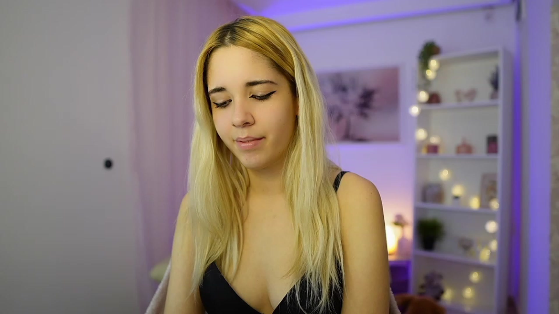 Gallery image thumbnail from Katie_Kush18's myfreecams stream on, 11/28/2023, 13:43 image 15 of 20