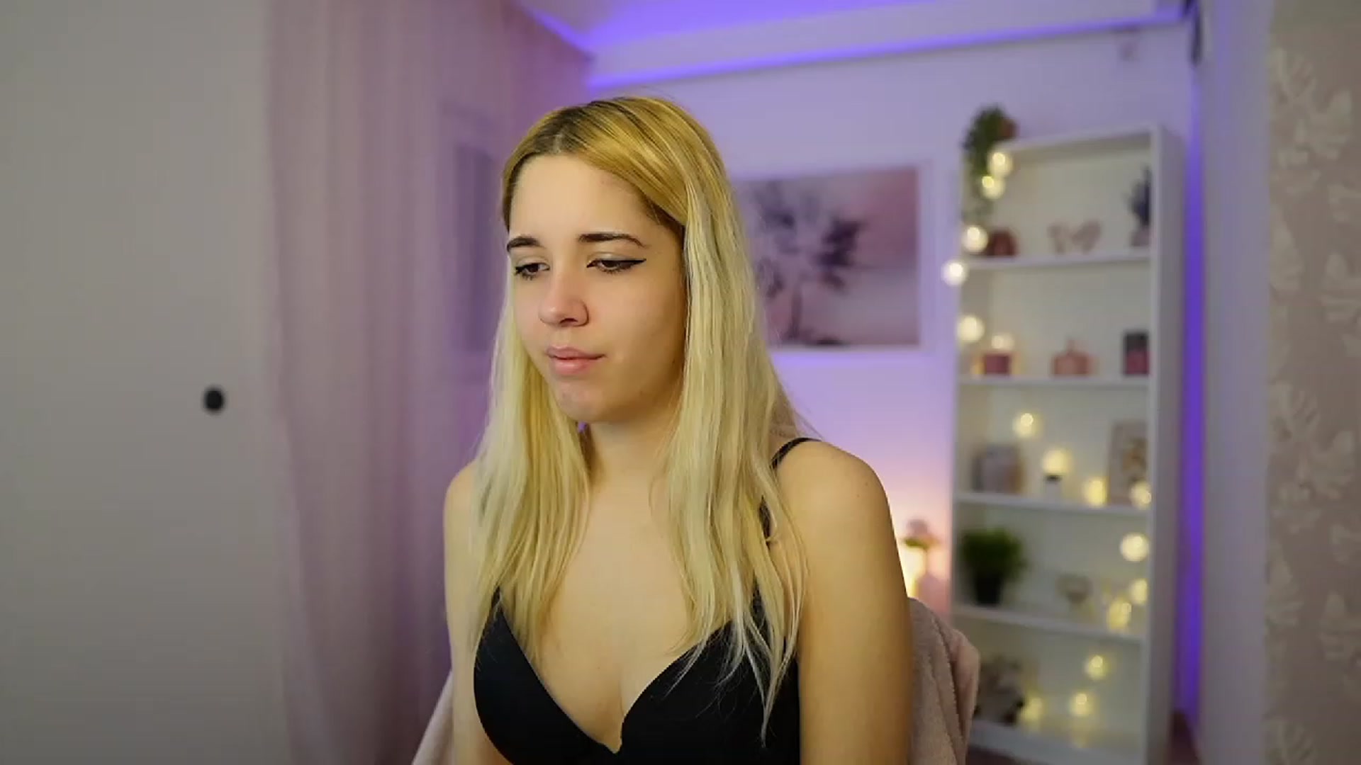 Gallery image thumbnail from Katie_Kush18's myfreecams stream on, 11/29/2023, 10:45 image 14 of 20
