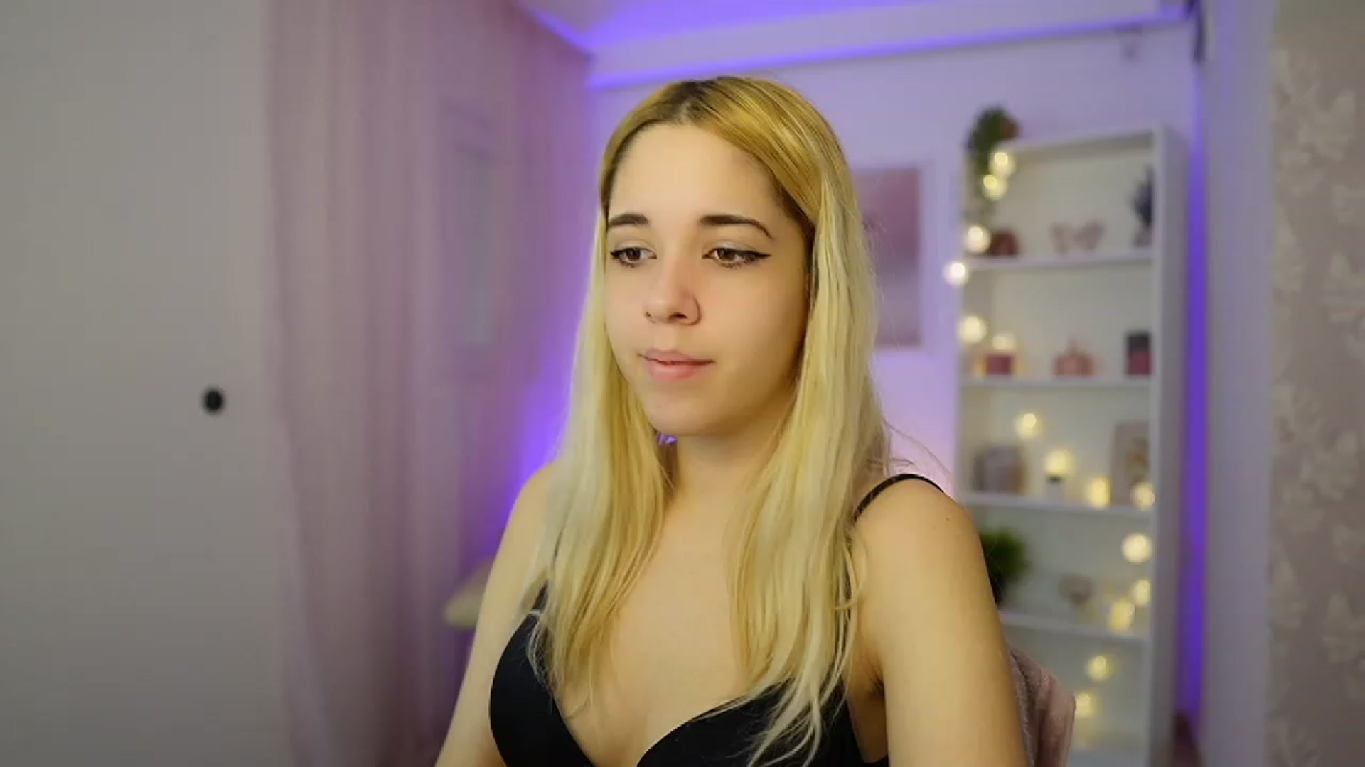 Gallery image thumbnail from Katie_Kush18's myfreecams stream on, 11/29/2023, 10:45 image 16 of 20