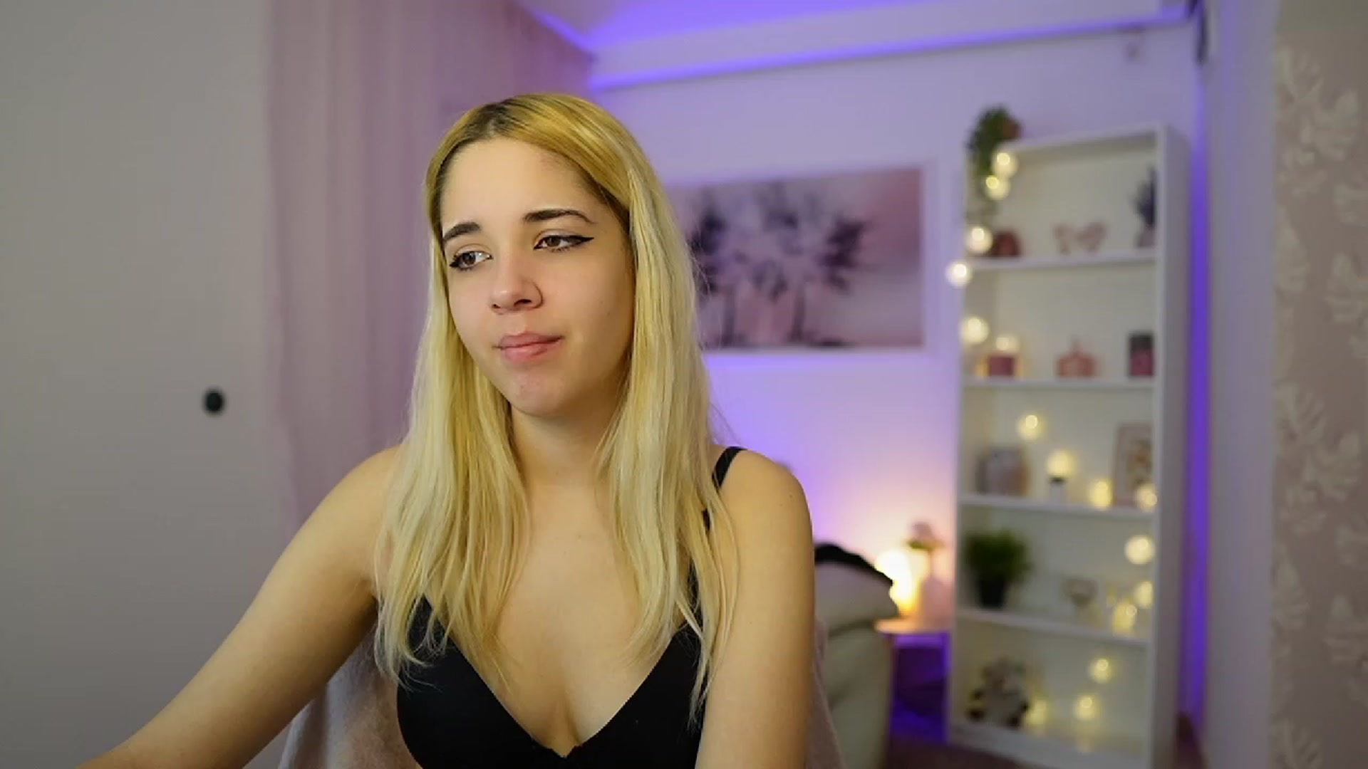 Gallery image thumbnail from Katie_Kush18's myfreecams stream on, 11/29/2023, 10:45 image 13 of 20