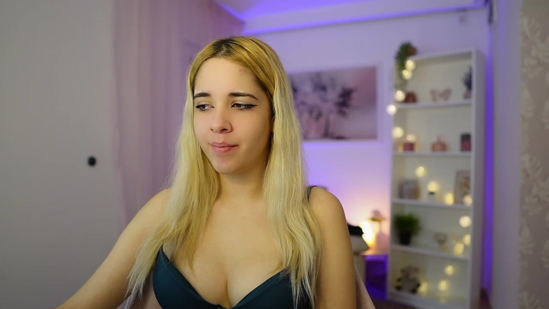 Gallery image thumbnail from Katie_Kush18's myfreecams stream on, 11/30/2023, 10:21 image 14 of 20
