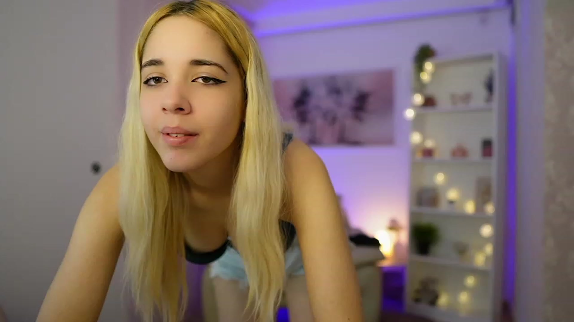 Gallery image thumbnail from Katie_Kush18's myfreecams stream on, 11/30/2023, 10:21 image 18 of 20