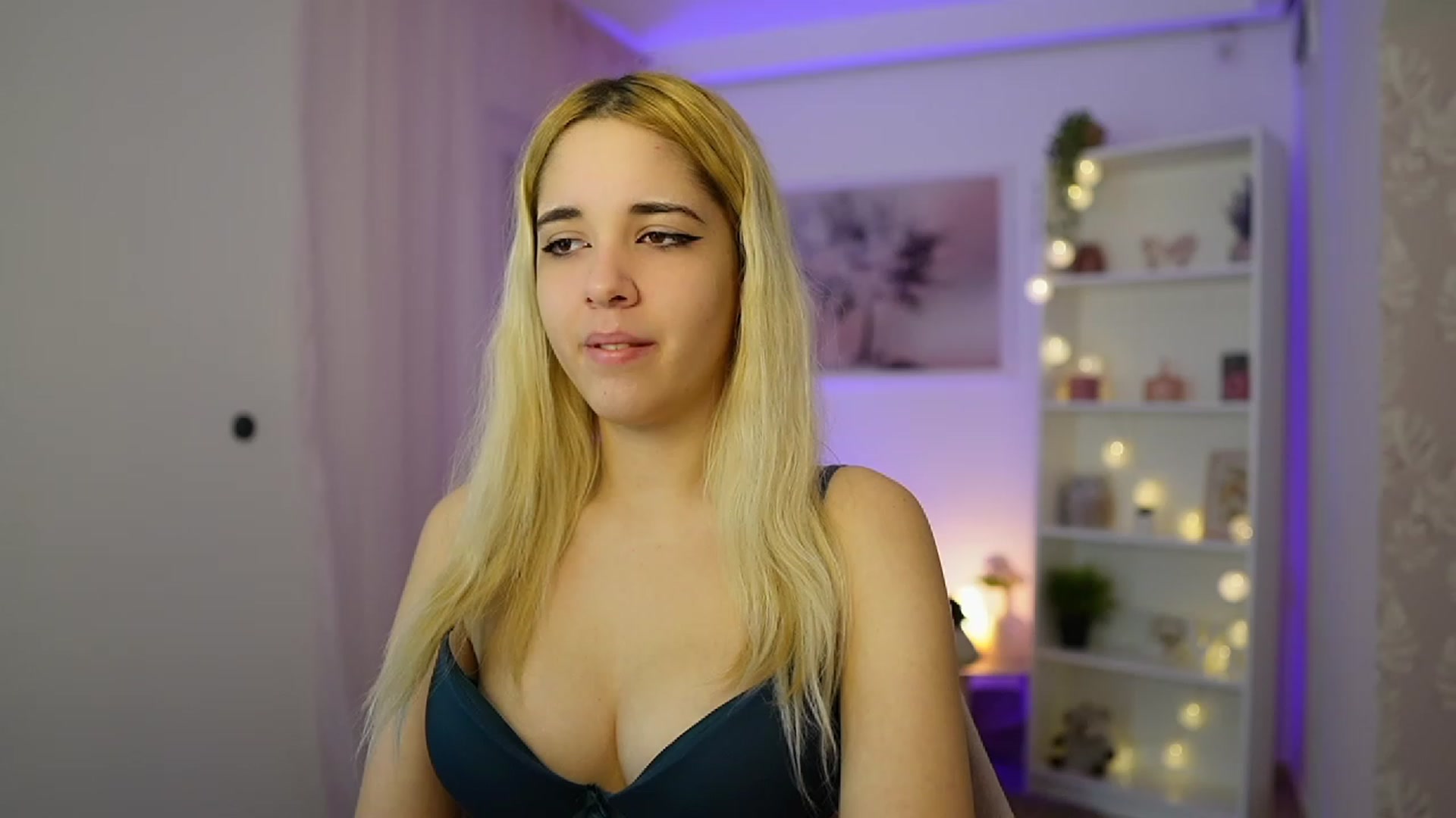 Gallery image thumbnail from Katie_Kush18's myfreecams stream on, 11/30/2023, 10:21 image 13 of 20