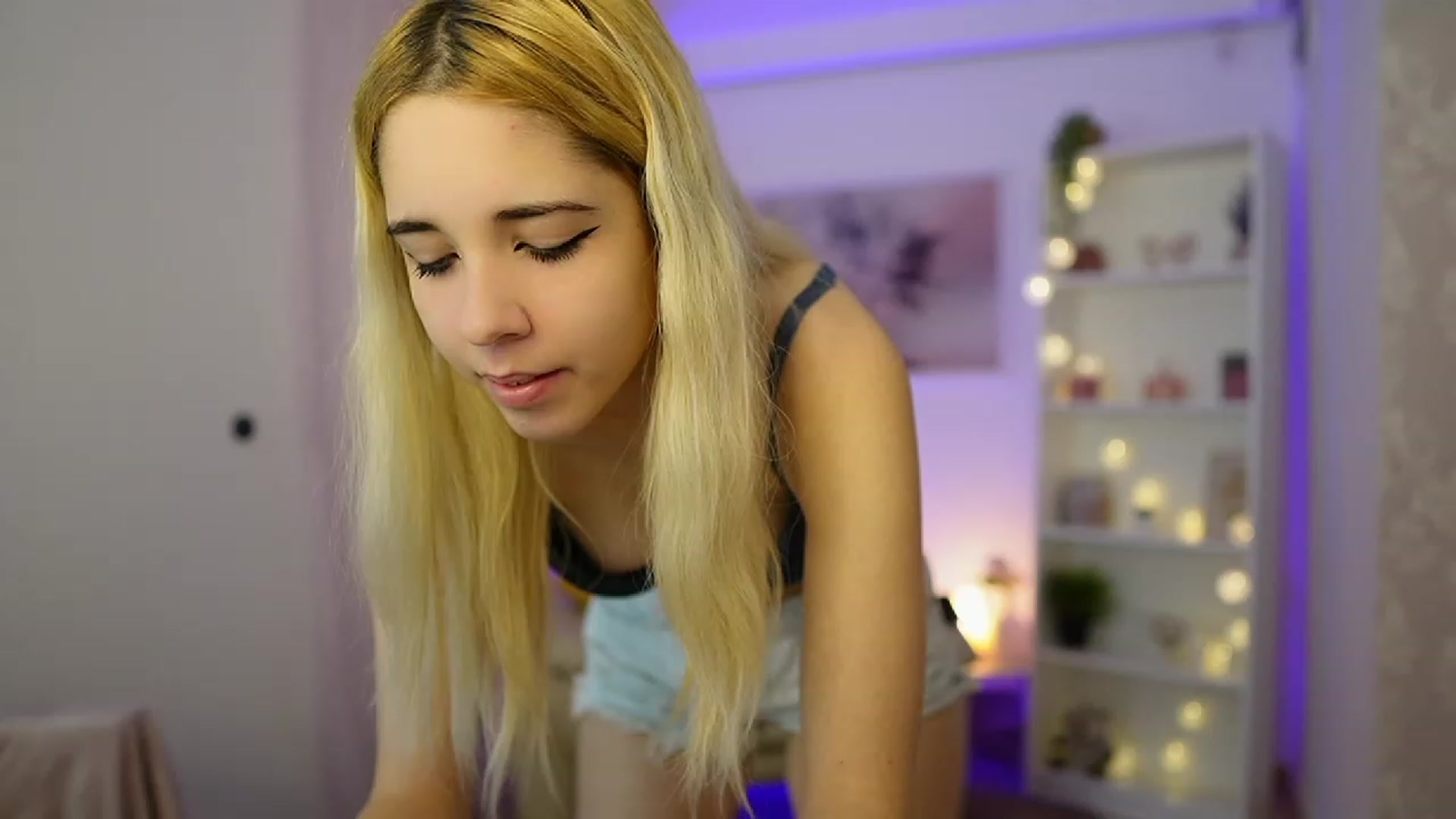 Gallery image thumbnail from Katie_Kush18's myfreecams stream on, 11/30/2023, 10:21 image 3 of 20