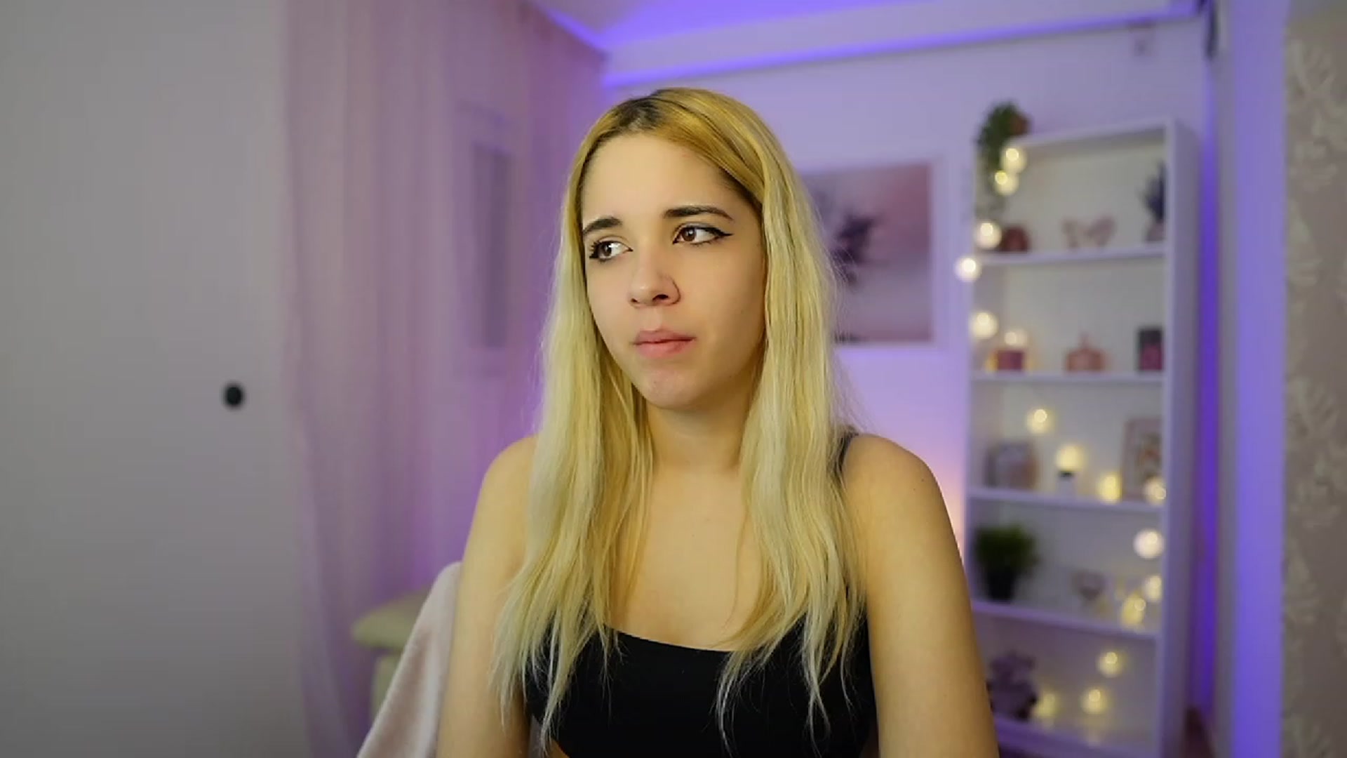 Gallery image thumbnail from Katie_Kush18's myfreecams stream on, 11/30/2023, 13:08 image 13 of 20