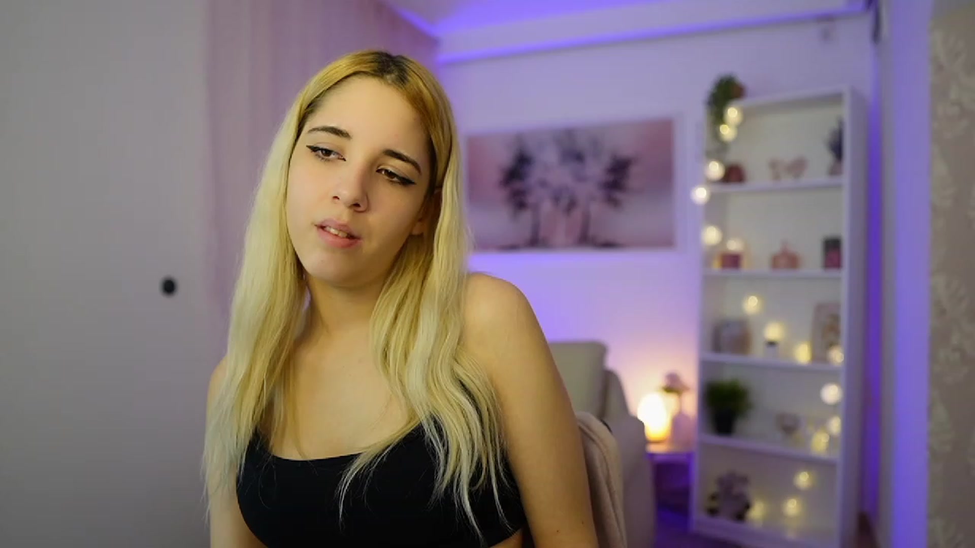 Gallery image thumbnail from Katie_Kush18's myfreecams stream on, 11/30/2023, 13:08 image 17 of 20