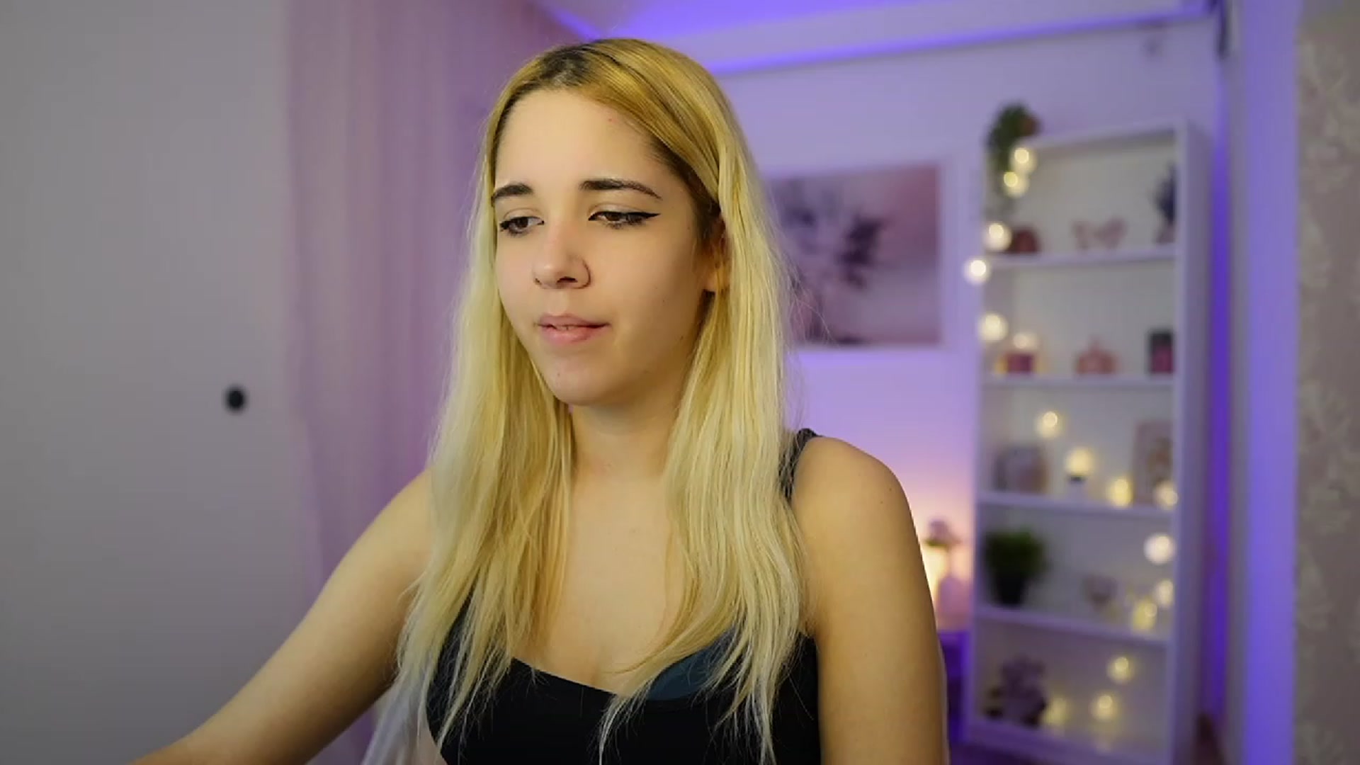 Gallery image thumbnail from Katie_Kush18's myfreecams stream on, 11/30/2023, 13:08 image 2 of 20