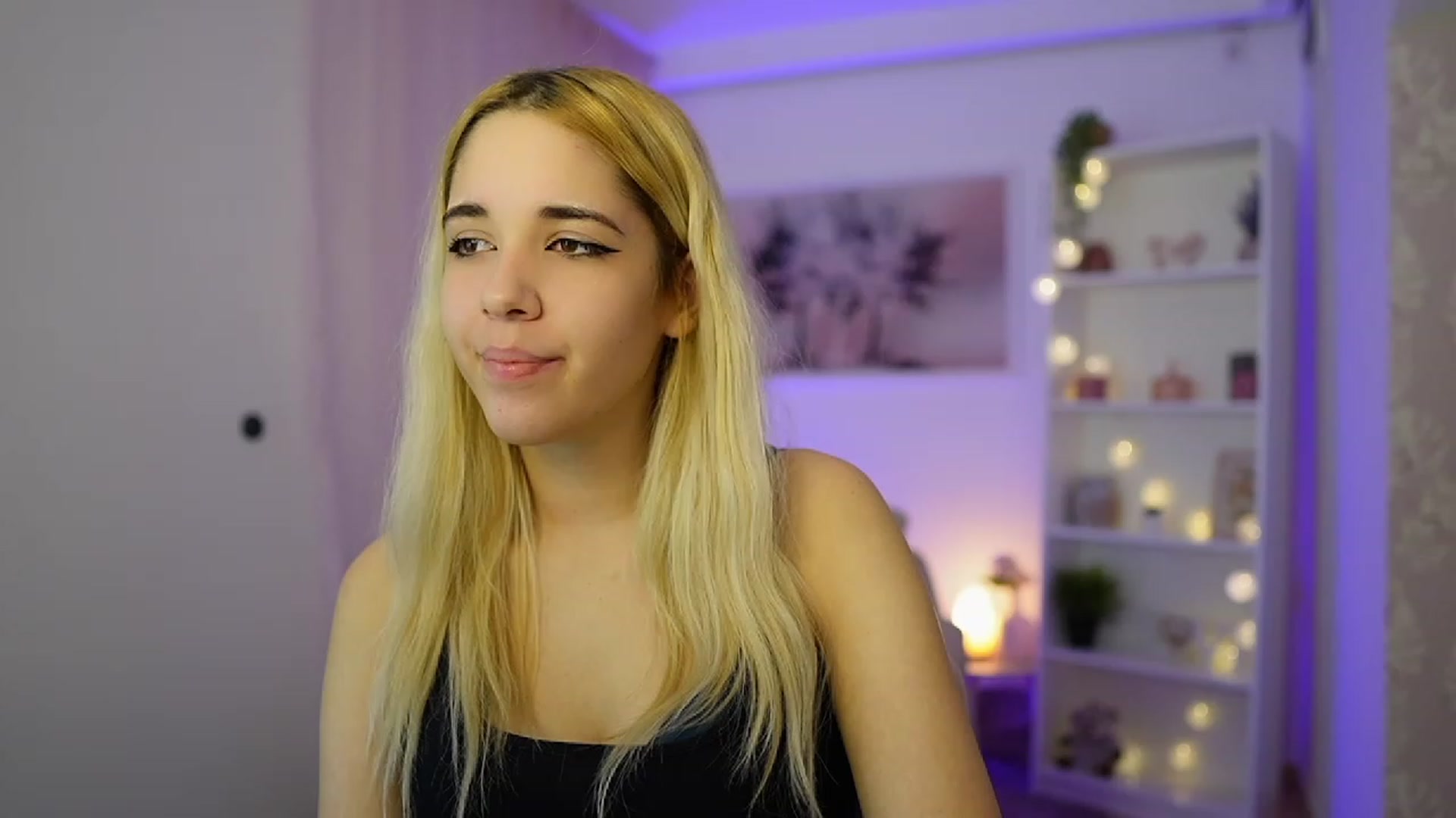 Gallery image thumbnail from Katie_Kush18's myfreecams stream on, 11/30/2023, 13:08 image 3 of 20
