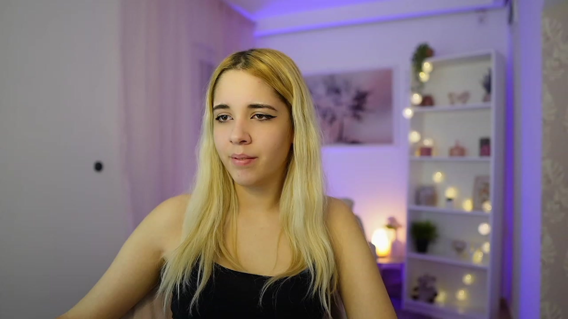 Gallery image thumbnail from Katie_Kush18's myfreecams stream on, 11/30/2023, 13:08 image 16 of 20