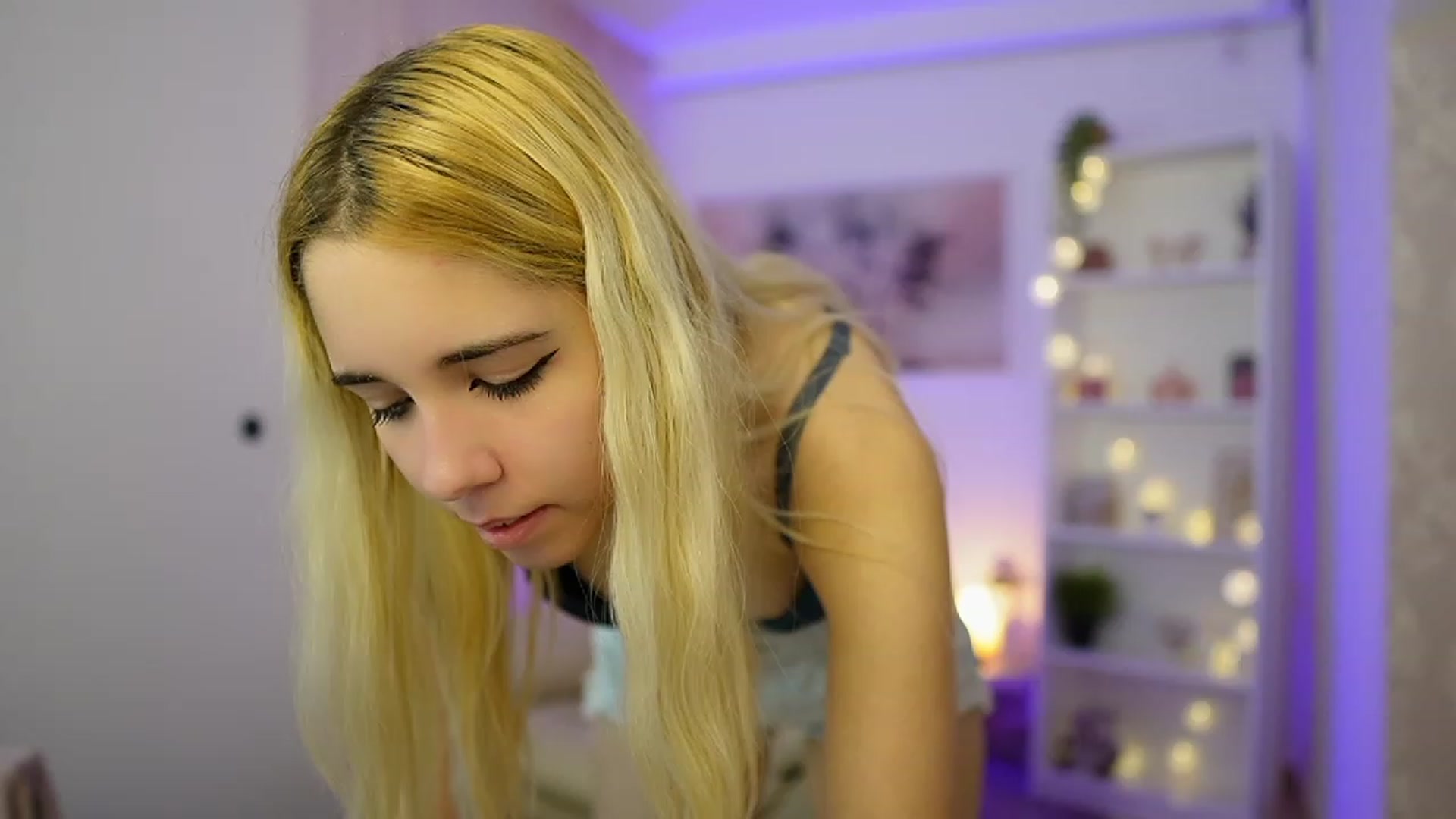 Gallery image thumbnail from Katie_Kush18's myfreecams stream on, 11/30/2023, 13:56 image 8 of 20