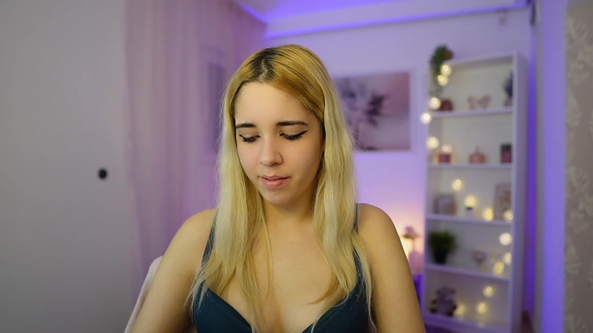 Gallery image thumbnail from Katie_Kush18's myfreecams stream on, 11/30/2023, 13:56 image 2 of 20