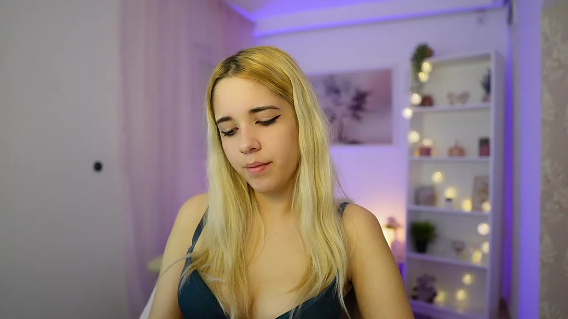 Gallery image thumbnail from Katie_Kush18's myfreecams stream on, 11/30/2023, 13:56 image 10 of 20
