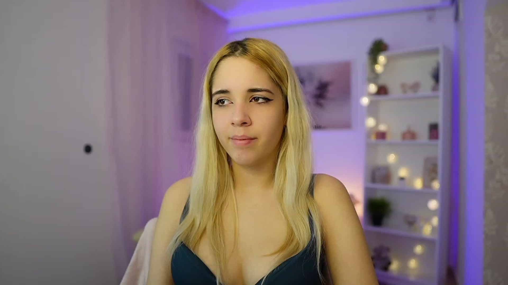Gallery image thumbnail from Katie_Kush18's myfreecams stream on, 11/30/2023, 13:56 image 1 of 20