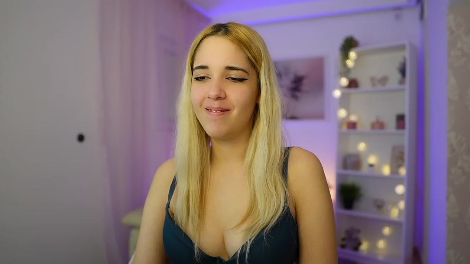 Gallery image thumbnail from Katie_Kush18's myfreecams stream on, 11/30/2023, 13:56 image 18 of 20