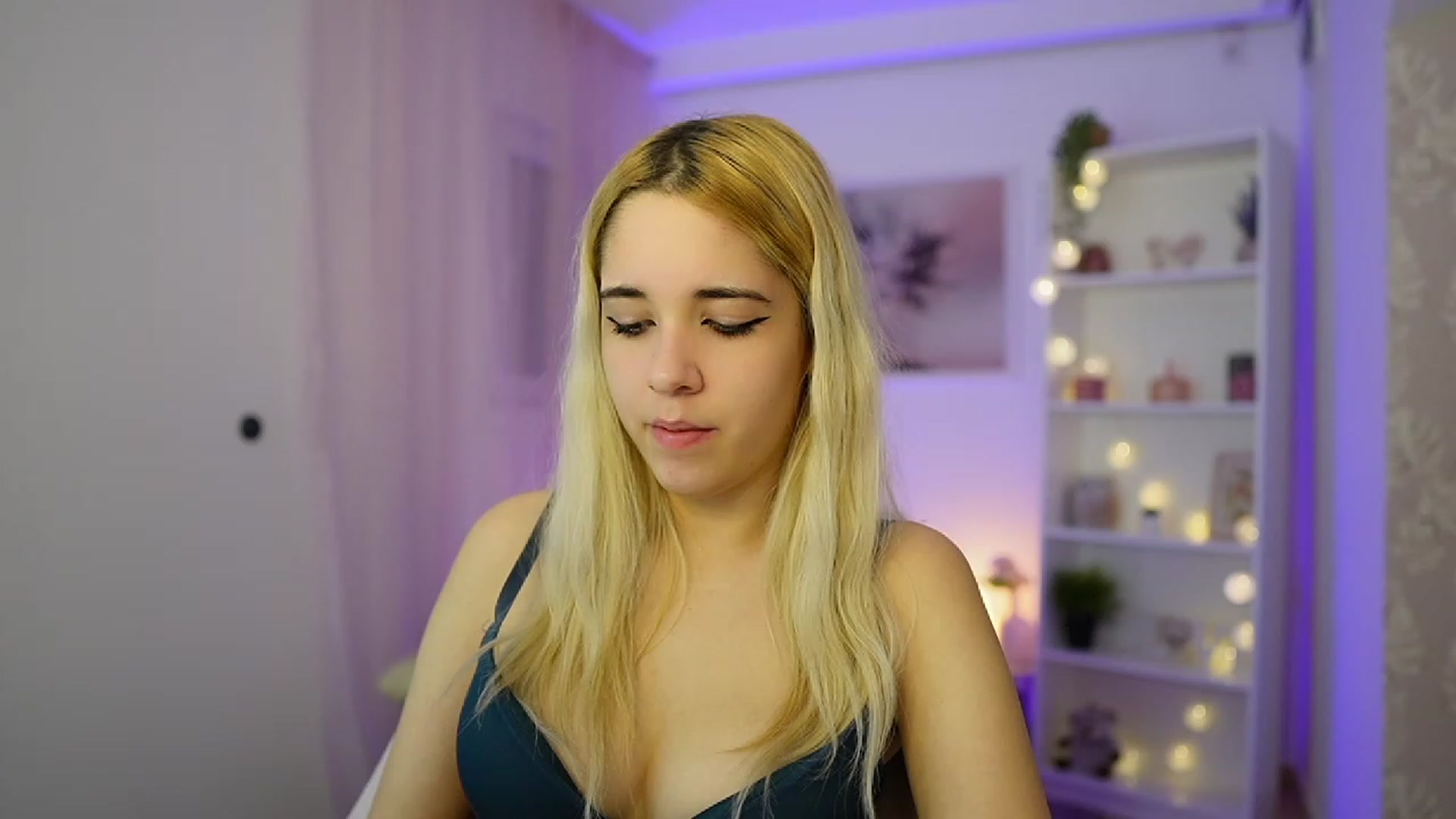 Gallery image thumbnail from Katie_Kush18's myfreecams stream on, 11/30/2023, 13:56 image 11 of 20