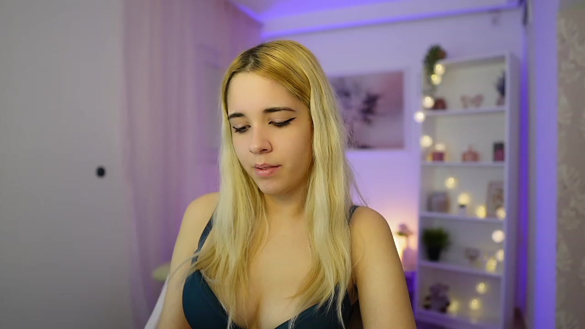 Gallery image thumbnail from Katie_Kush18's myfreecams stream on, 11/30/2023, 13:56 image 9 of 20