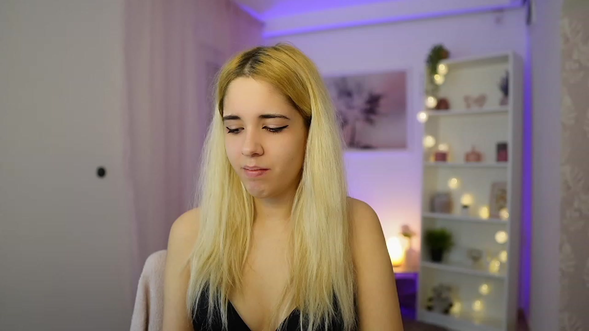 Gallery image thumbnail from Katie_Kush18's myfreecams stream on, 12/01/2023, 10:35 image 19 of 20