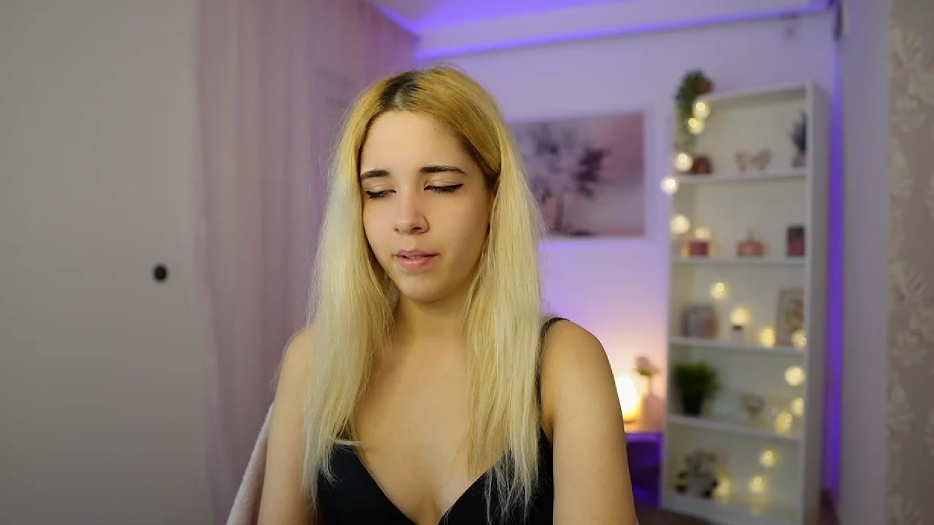 Gallery image thumbnail from Katie_Kush18's myfreecams stream on, 12/01/2023, 10:35 image 8 of 20