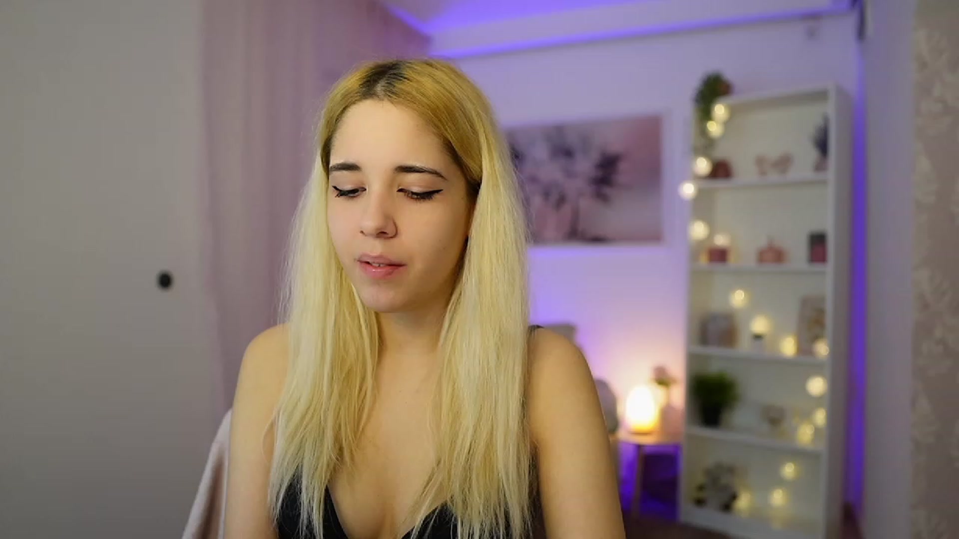 Gallery image thumbnail from Katie_Kush18's myfreecams stream on, 12/01/2023, 10:35 image 17 of 20