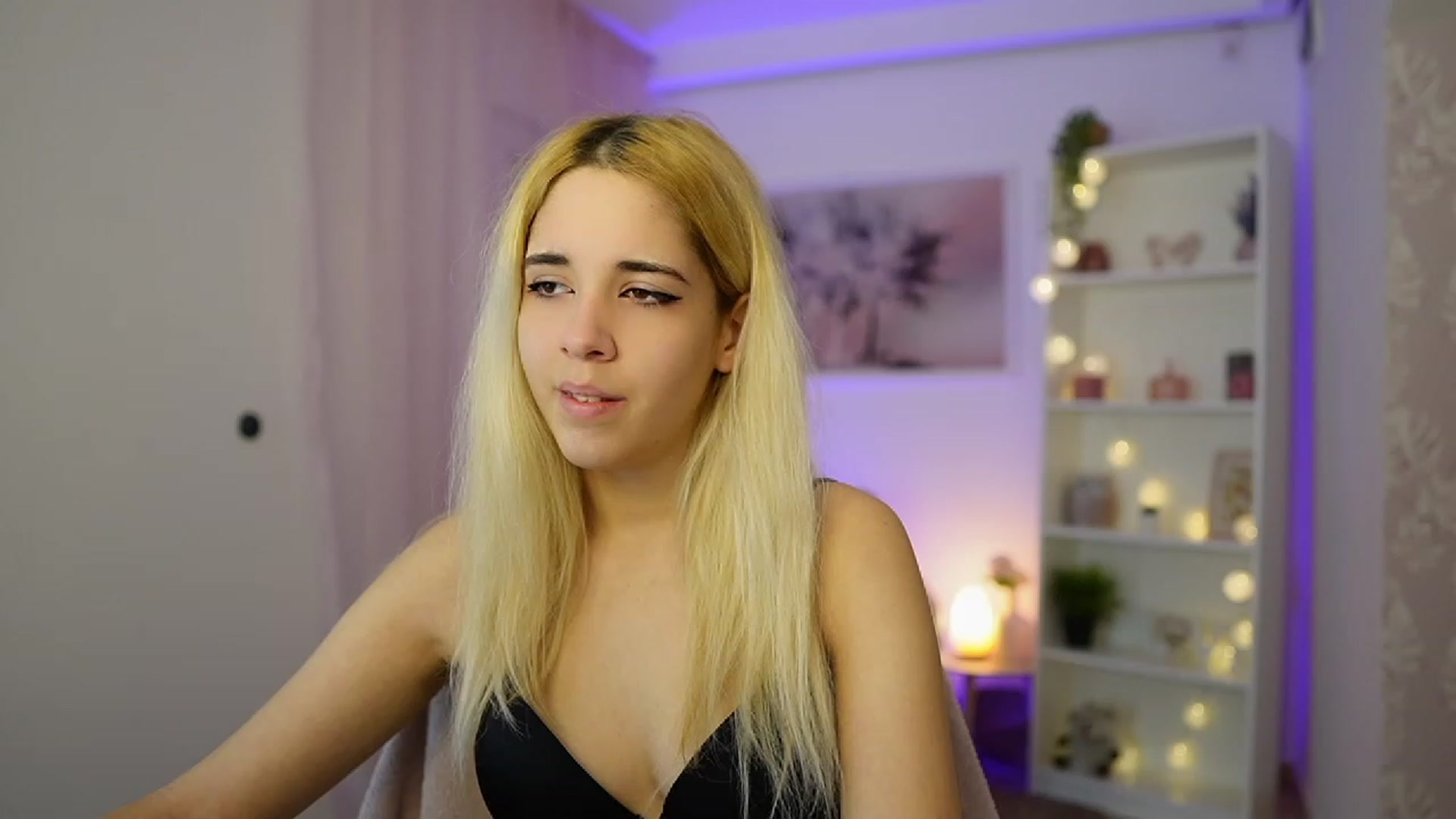 Gallery image thumbnail from Katie_Kush18's myfreecams stream on, 12/01/2023, 10:35 image 7 of 20